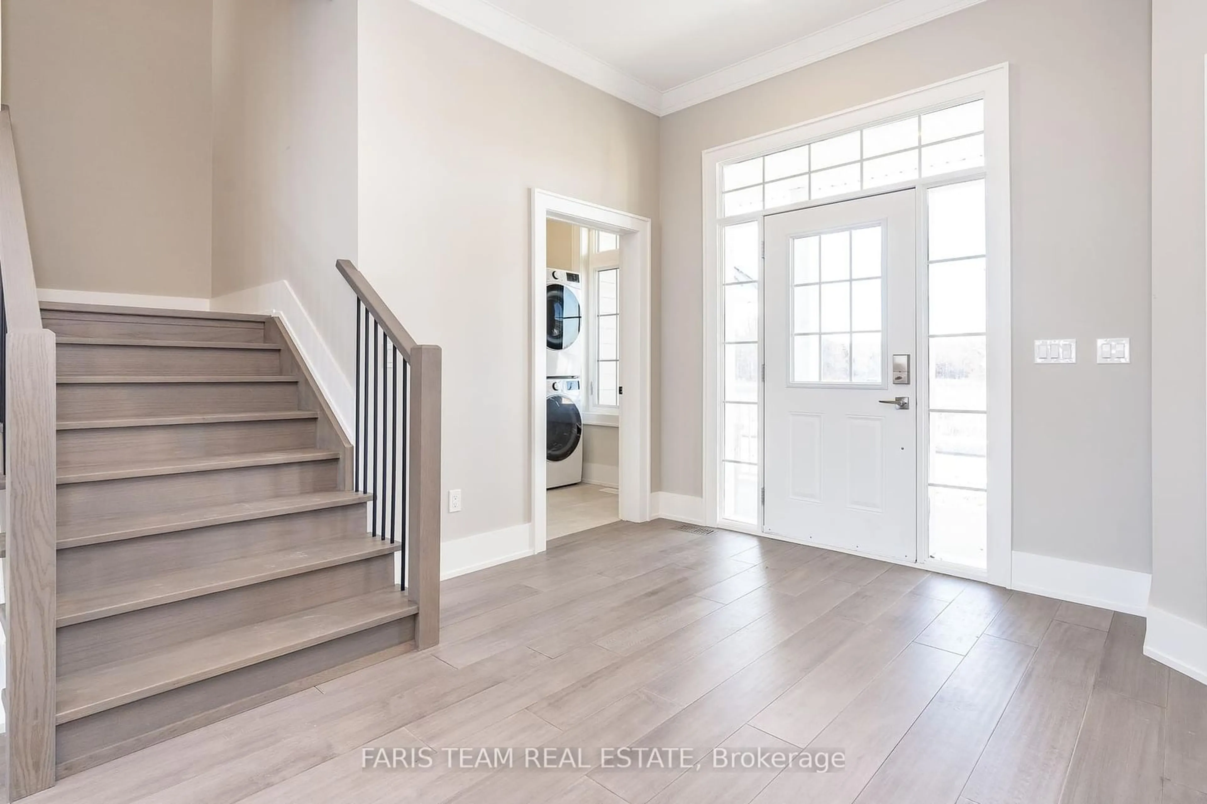 Indoor entryway, wood floors for 9 Dock Lane, Tay Ontario L0K 1R0