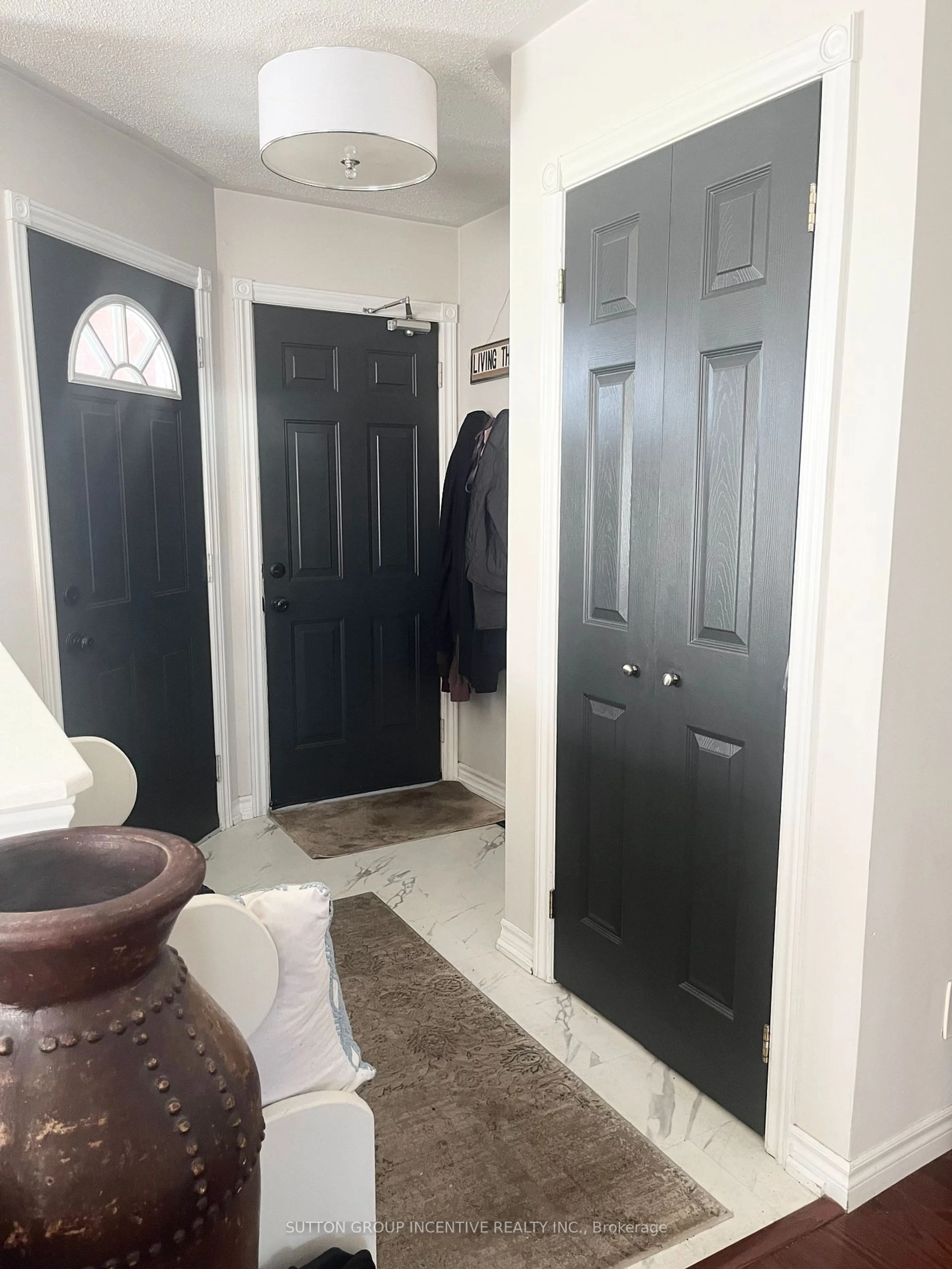 Indoor entryway, unknown floor for 24 Ruffet Dr, Barrie Ontario L4N 0P1