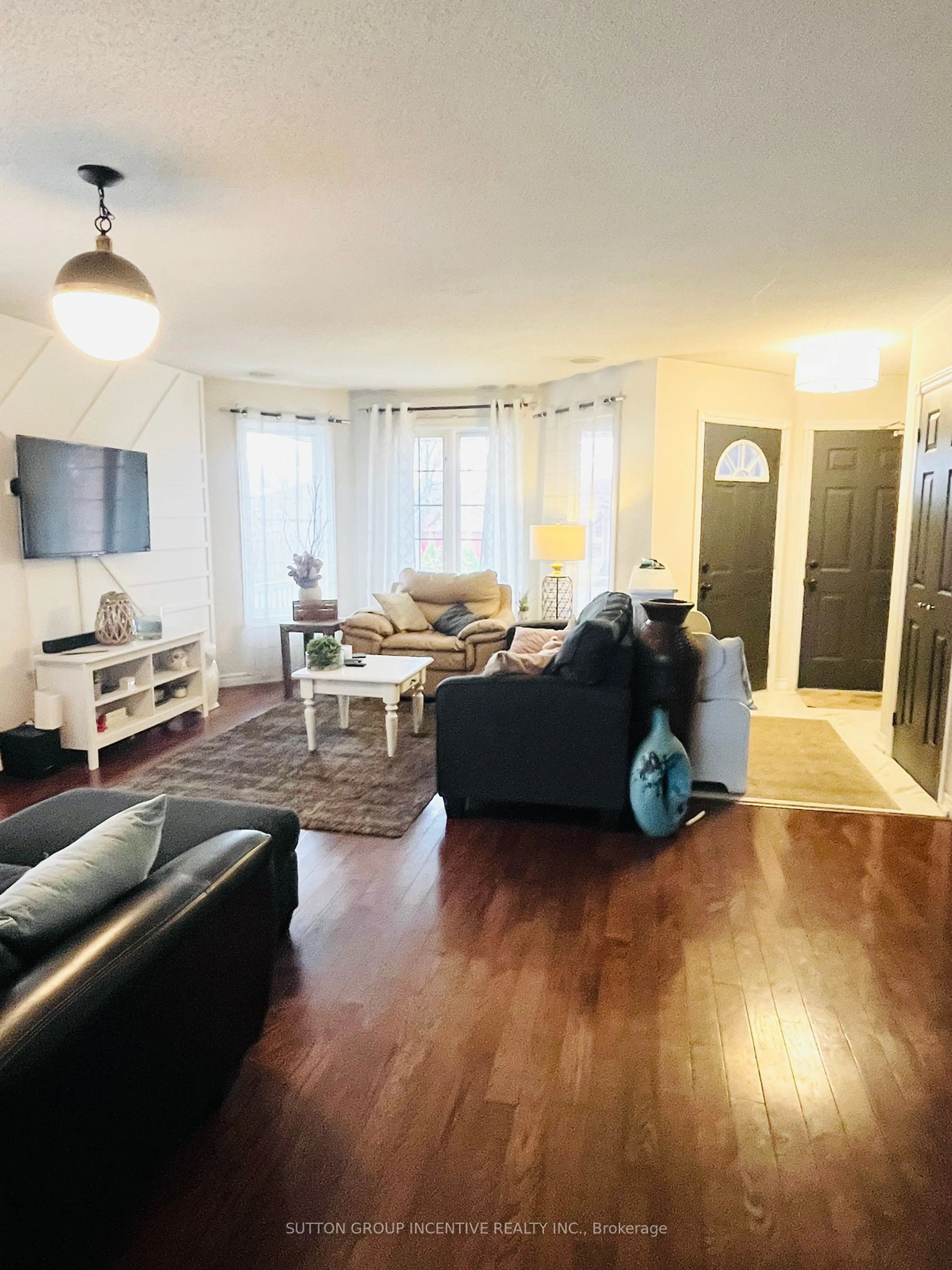 Living room, wood floors for 24 Ruffet Dr, Barrie Ontario L4N 0P1