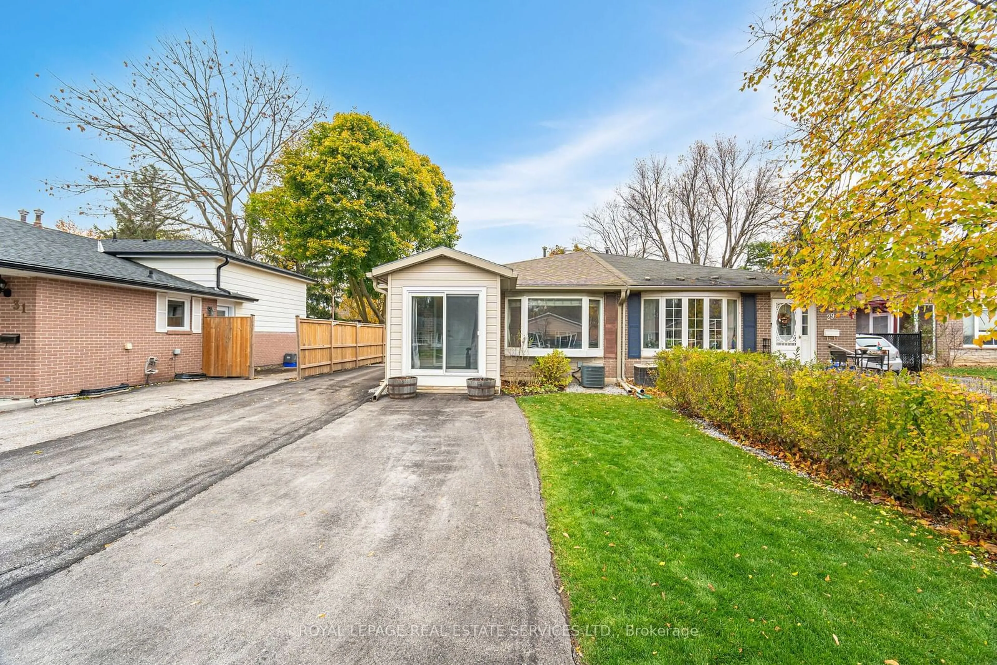 Frontside or backside of a home, cottage for 30 Burbank Pl, Barrie Ontario L4M 2S8