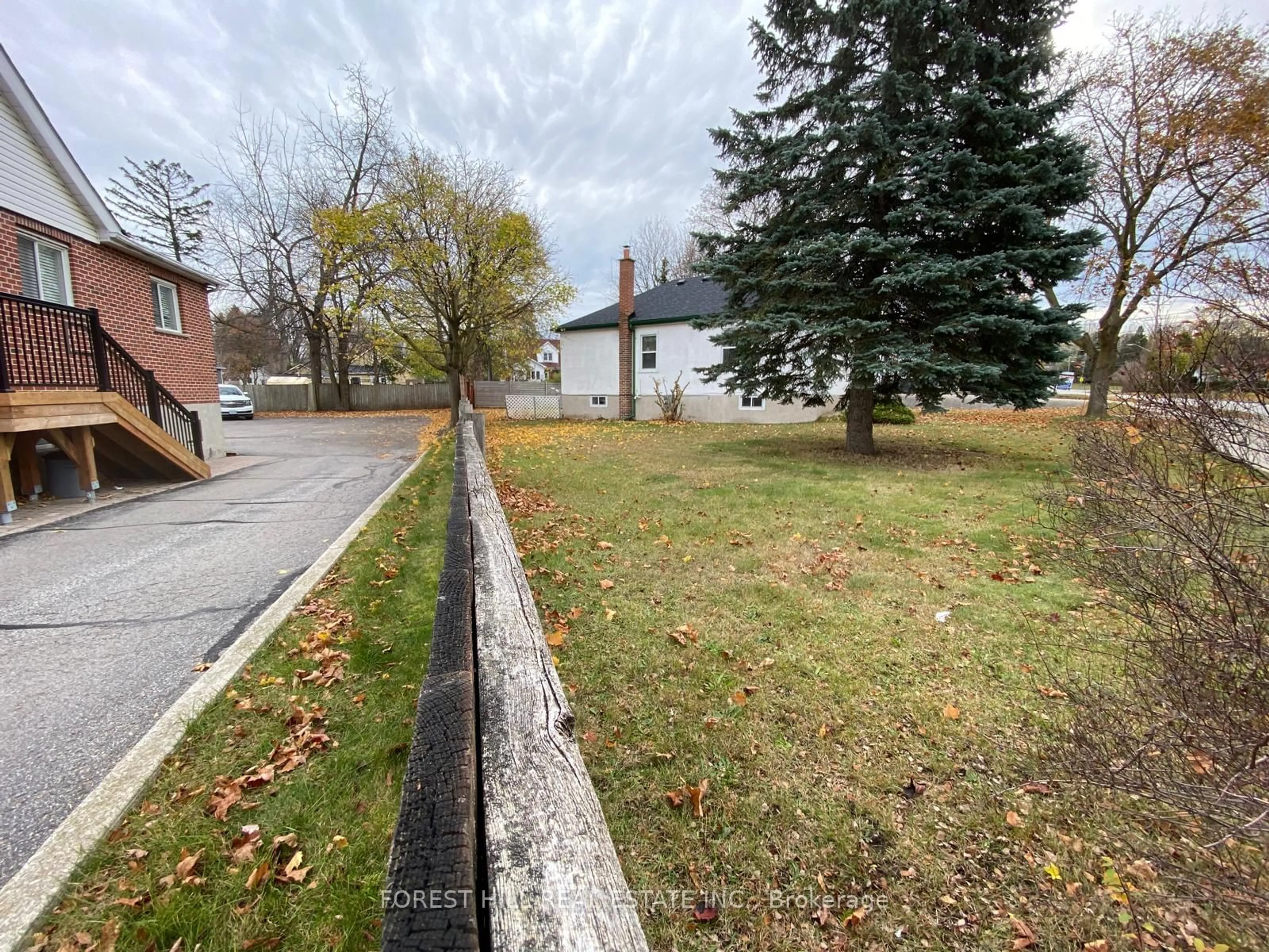 Frontside or backside of a home, the fenced backyard for 321 Innisfil St, Barrie Ontario L4N 3G4