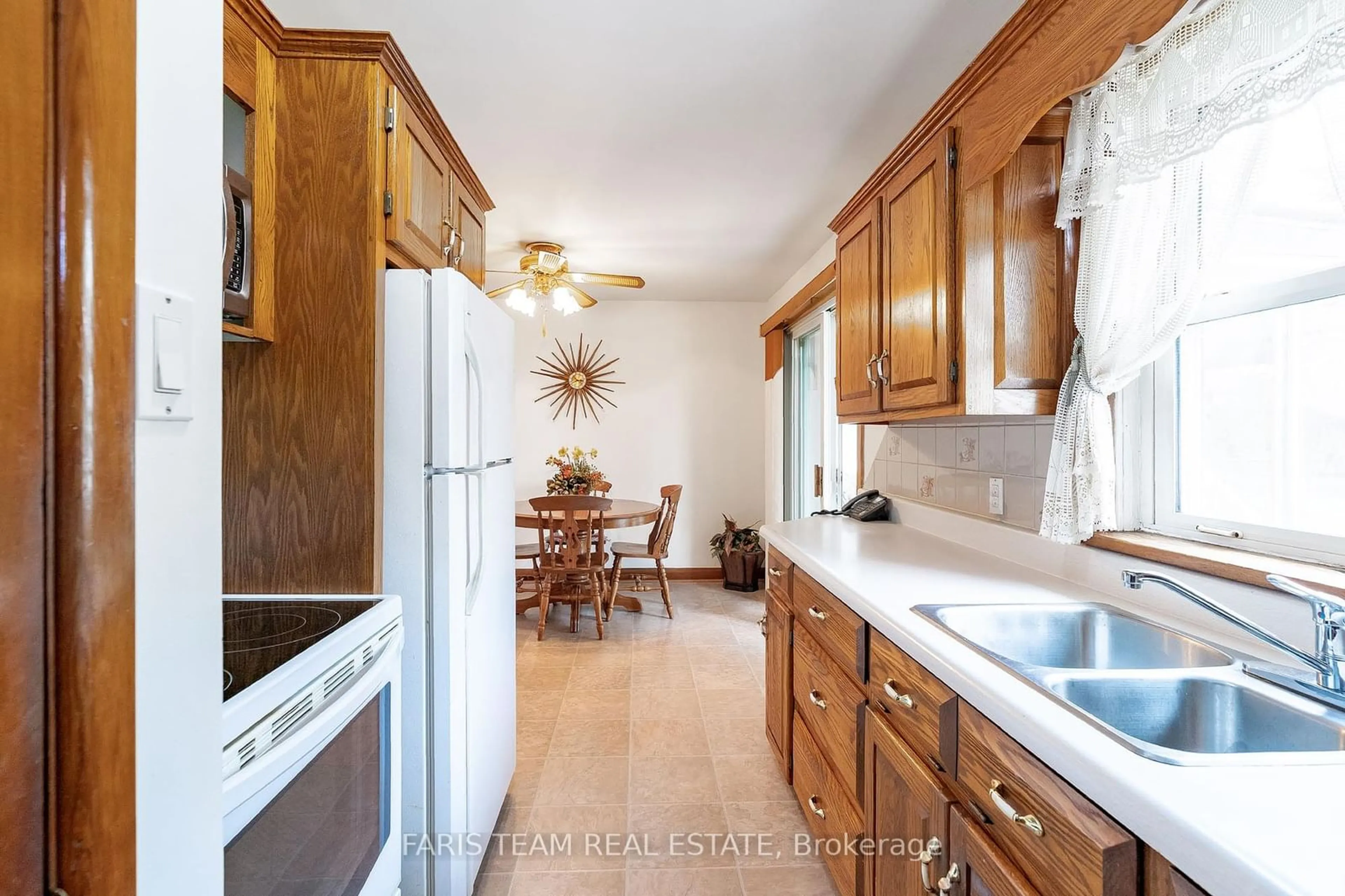 Kitchen, wood floors, cottage for 132 Rodney St, Barrie Ontario L4M 4C7