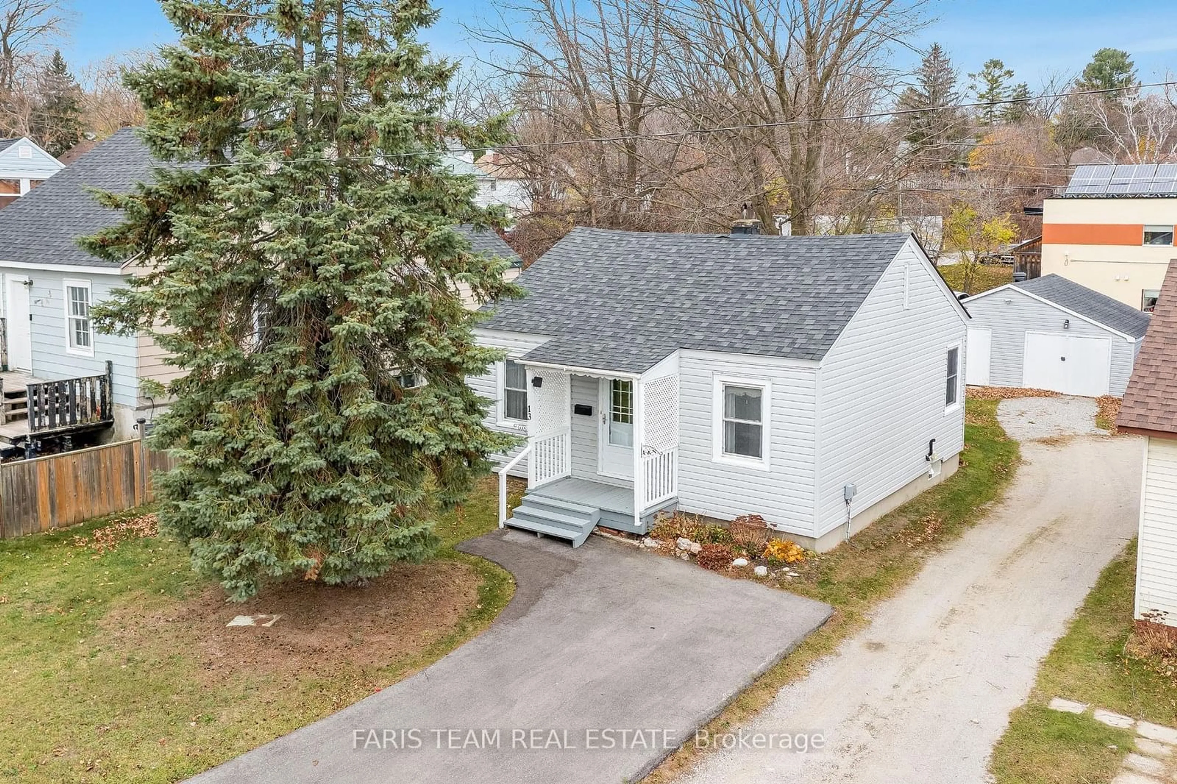A pic from exterior of the house or condo, cottage for 13 Albany Ave, Orillia Ontario L3V 2T2