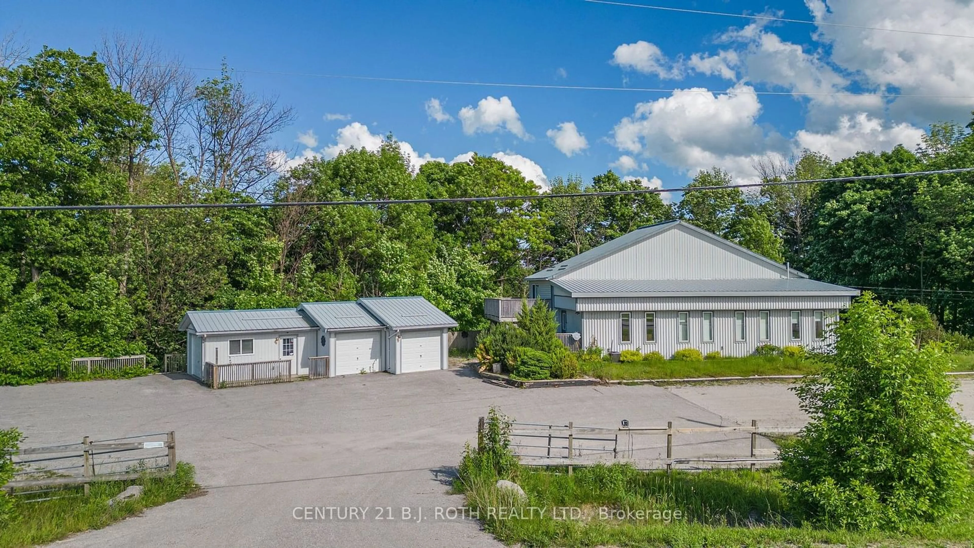 A pic from exterior of the house or condo, the front or back of building for 4201 Huronia Rd, Severn Ontario L3V 6H3