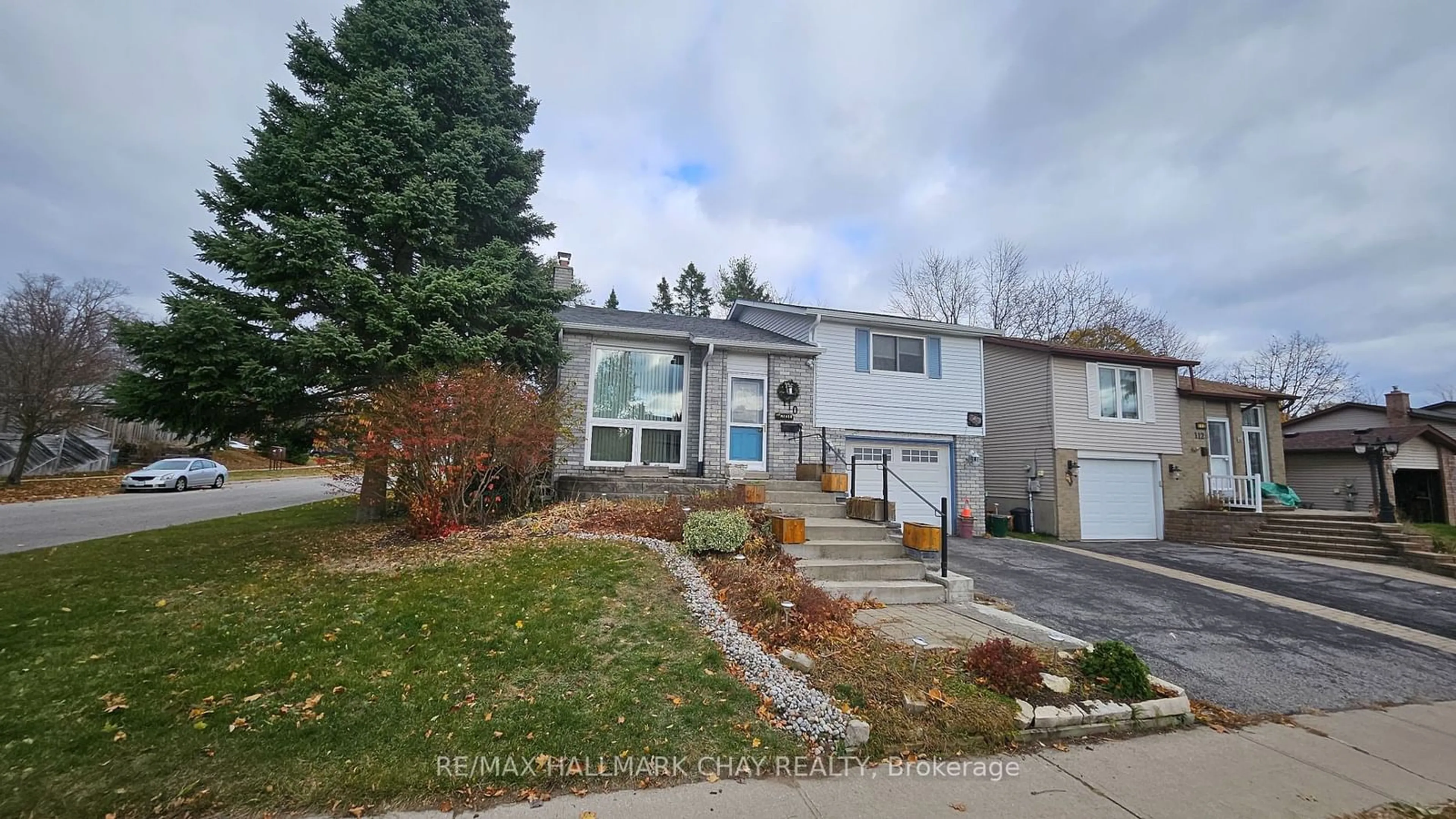 A pic from exterior of the house or condo, the street view for 110 Shakespeare Cres, Barrie Ontario L4N 6B6