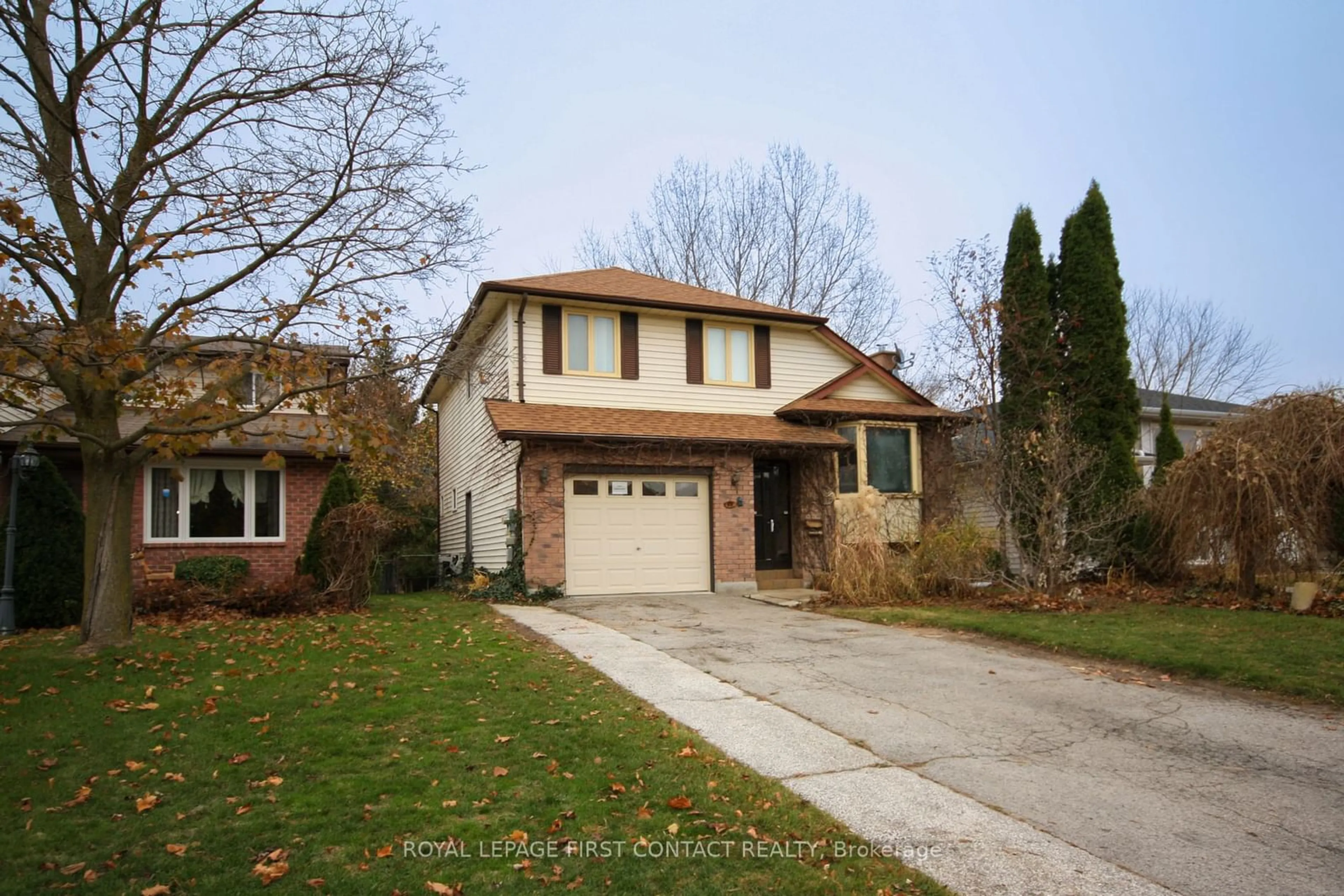 Frontside or backside of a home, the street view for 17 Mcconkey Pl, Barrie Ontario L4N 6H1