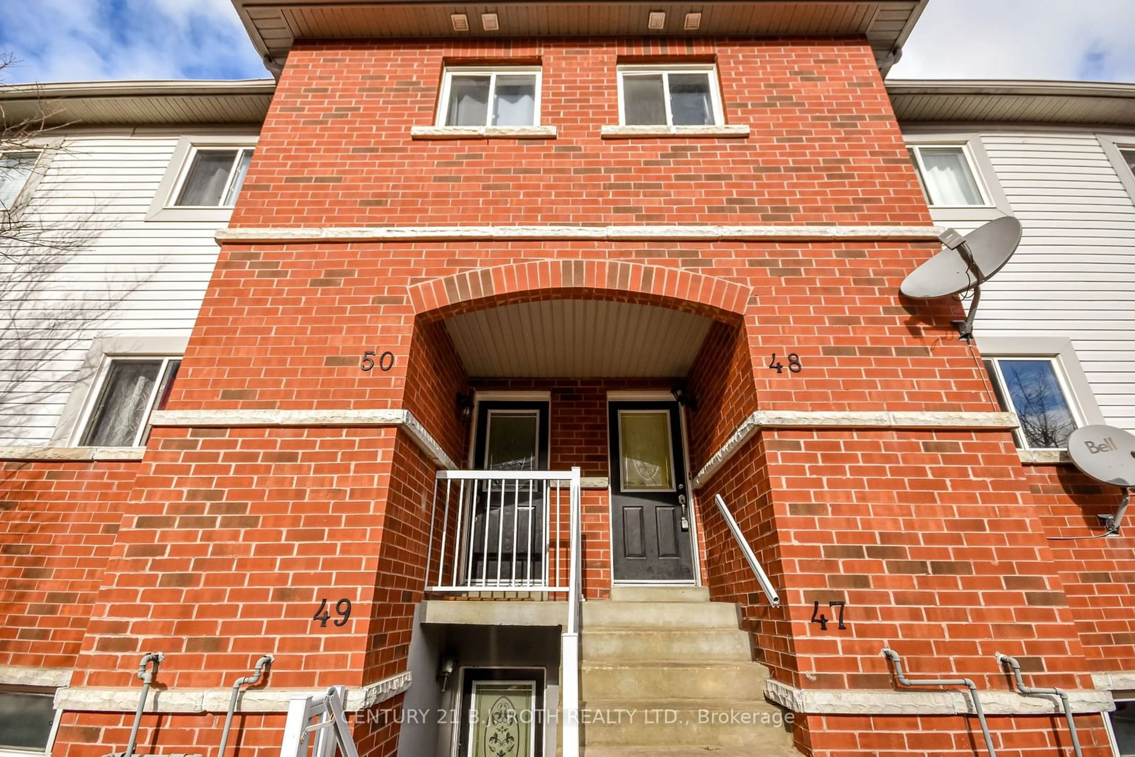 A pic from exterior of the house or condo, the front or back of building for 239 Ferndale Dr #47, Barrie Ontario L4N 0T6