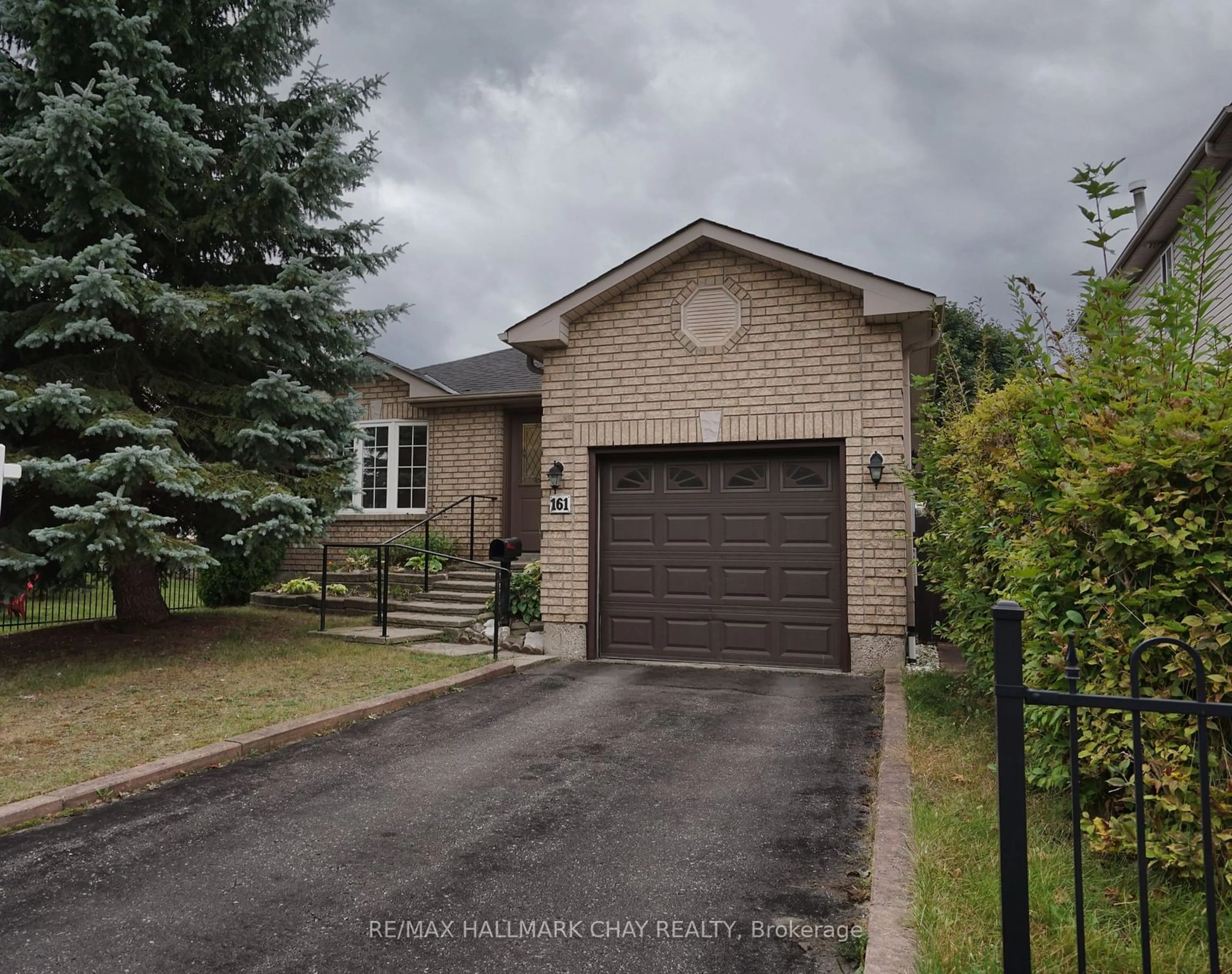 Frontside or backside of a home, the street view for 161 Wessenger Dr, Barrie Ontario L4N 8N9