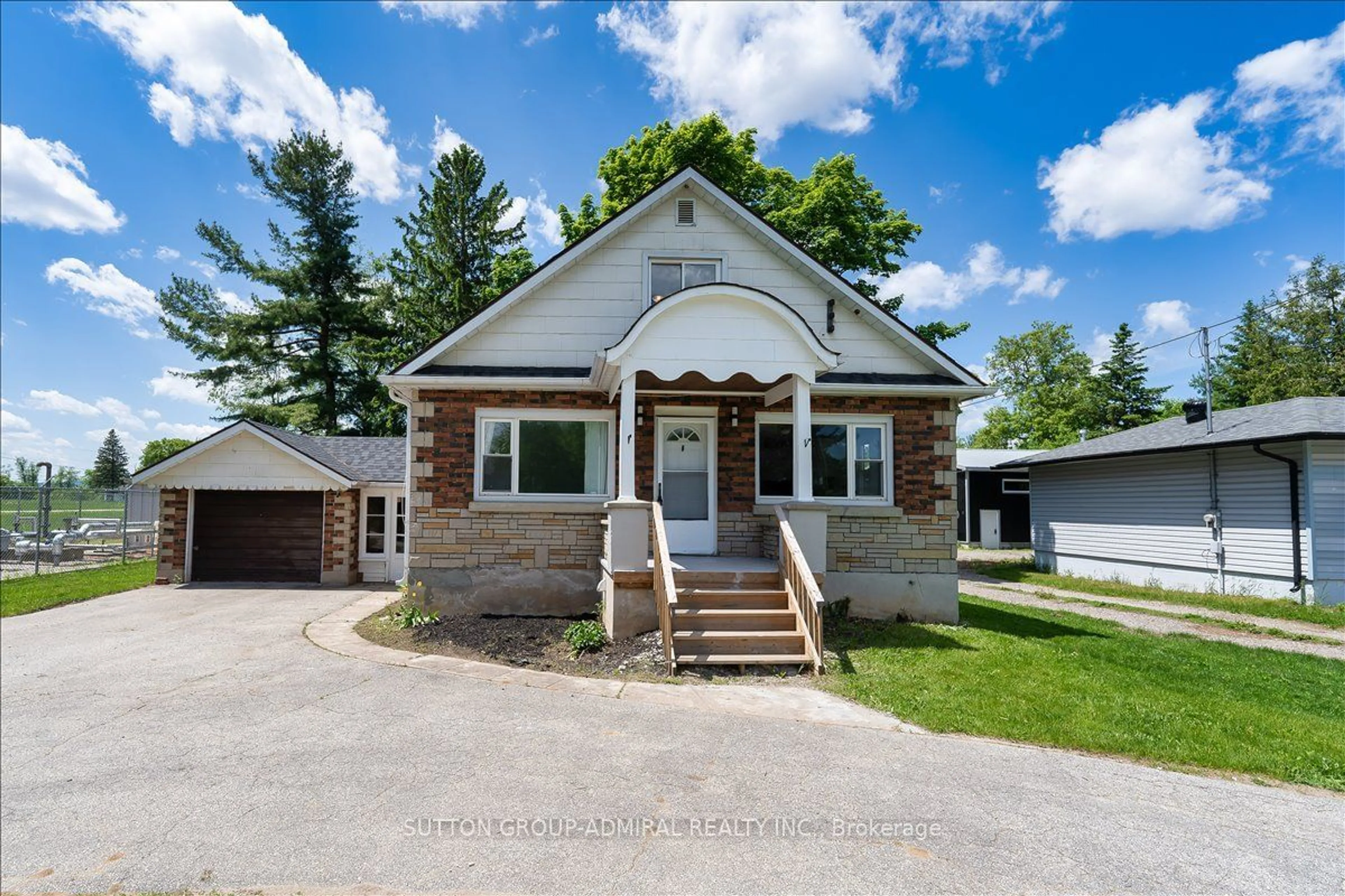 Frontside or backside of a home, cottage for 7613 Highway 26, Clearview Ontario L0M 1S0