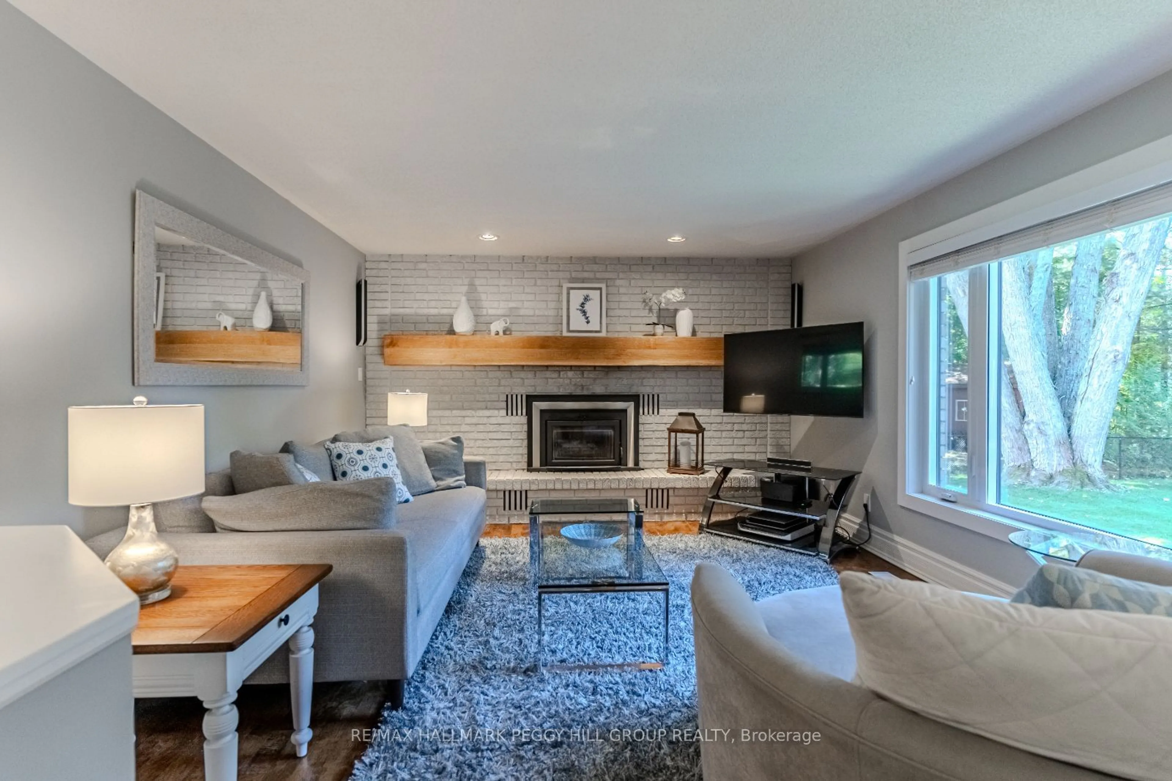 Living room, wood floors for 48 Lawrence Ave, Springwater Ontario L9X 0C6