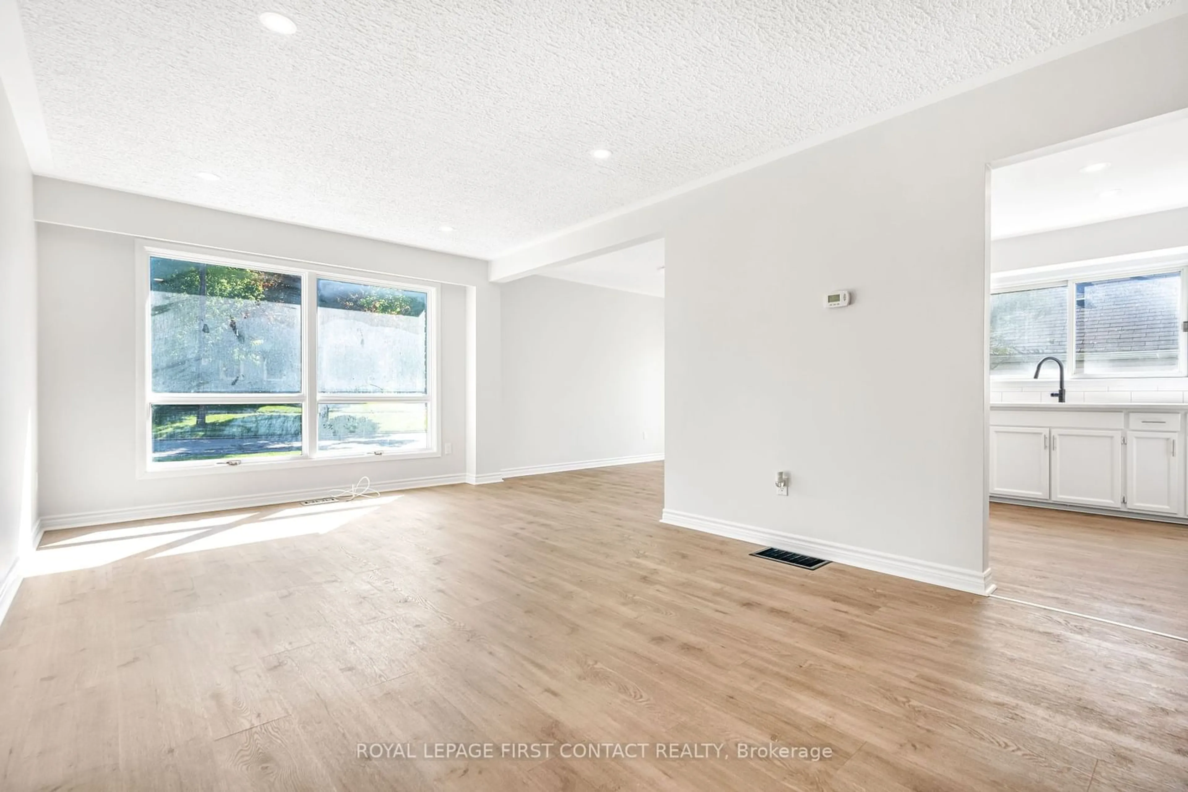 A pic of a room, wood floors for 14-16 PEEL St, Barrie Ontario L4M 3K8