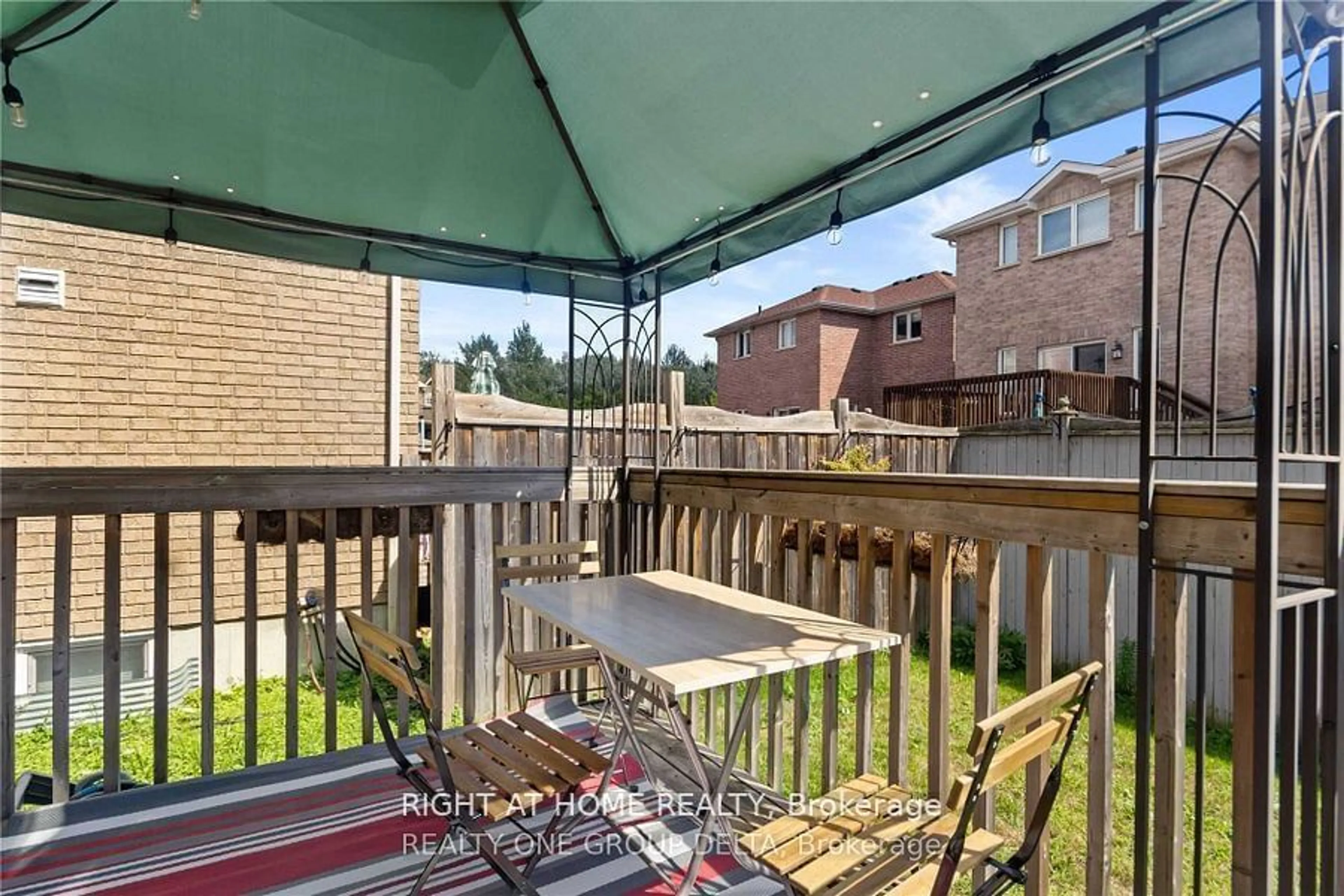 Patio, the fenced backyard for 3 Crew Crt, Barrie Ontario L4N 5S4