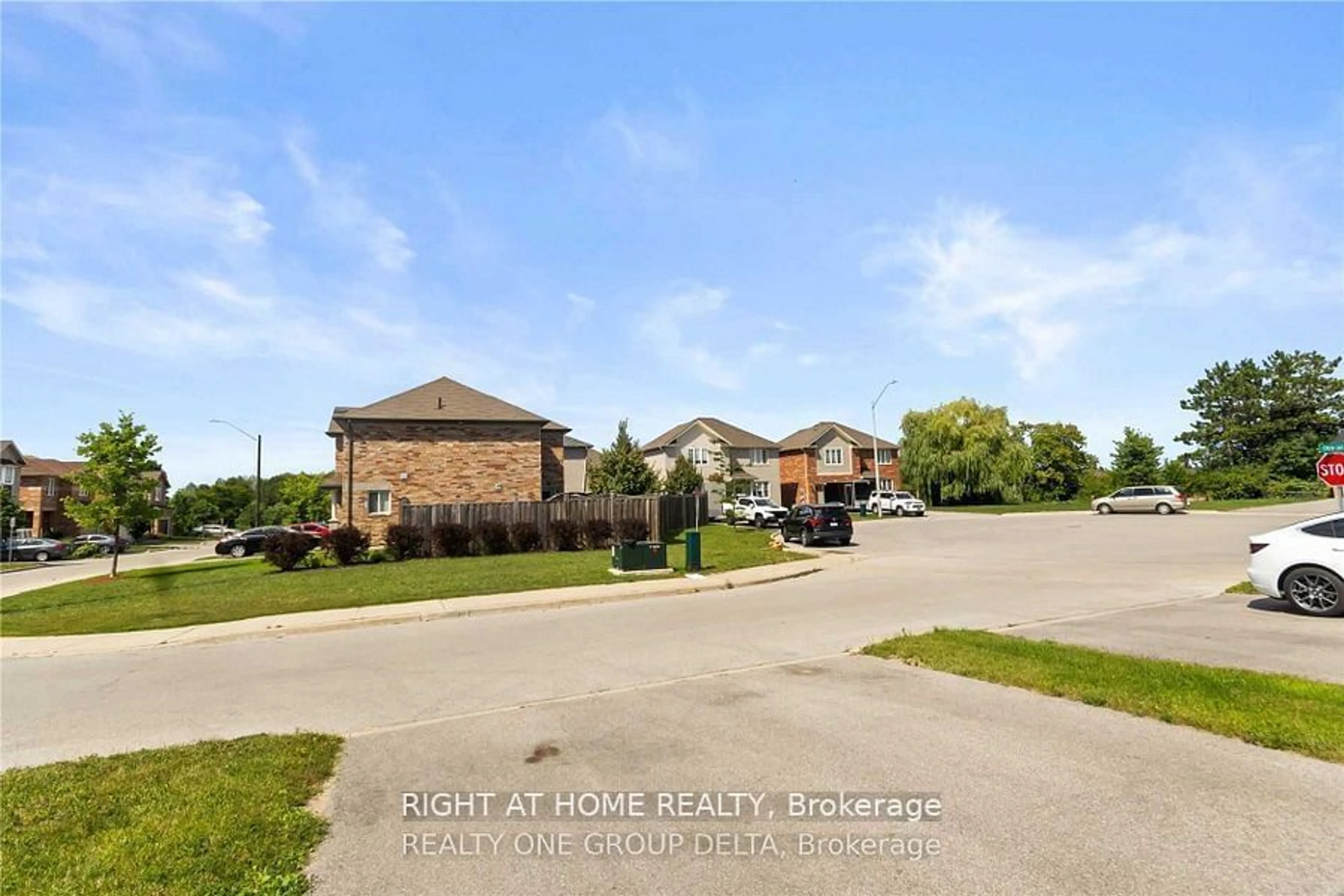 A pic from exterior of the house or condo, the street view for 3 Crew Crt, Barrie Ontario L4N 5S4