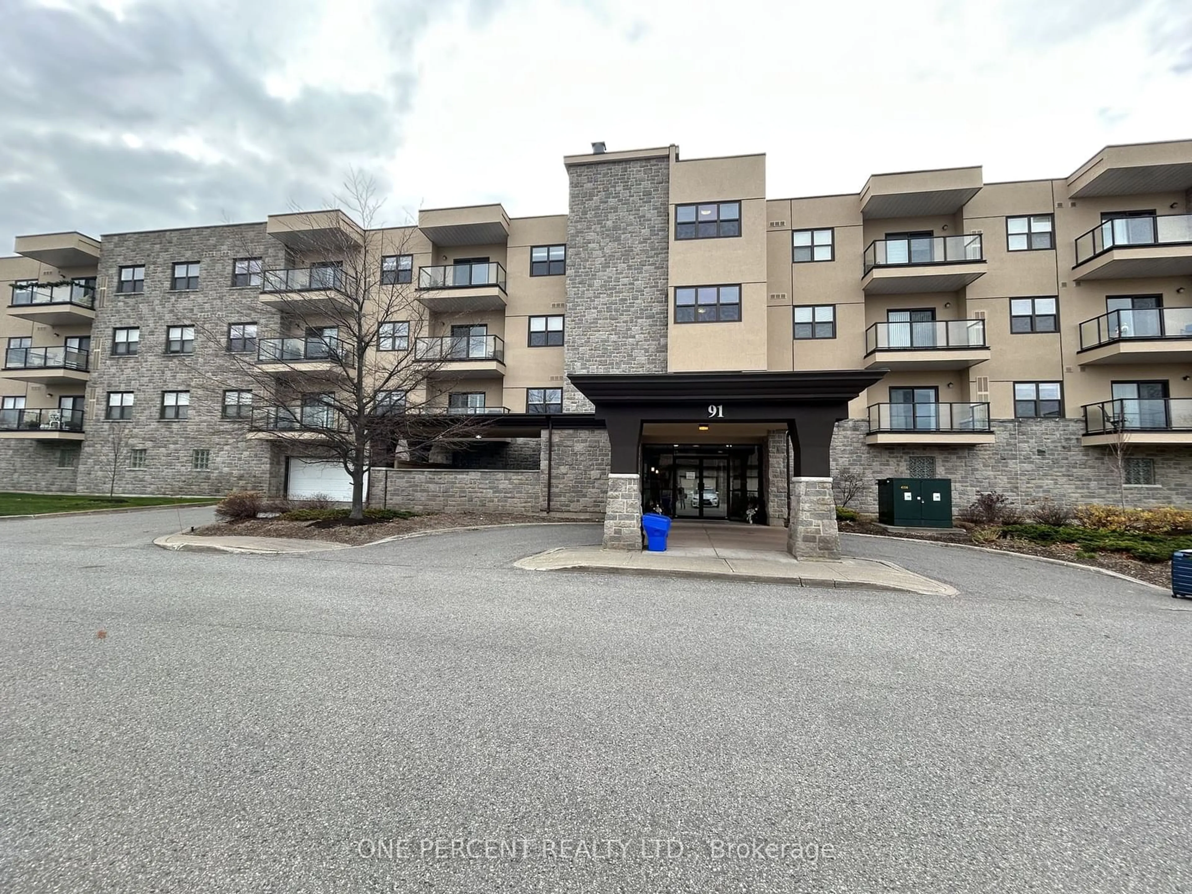 A pic from exterior of the house or condo, the front or back of building for 91 Raglan St #307, Collingwood Ontario L9Y 0B2