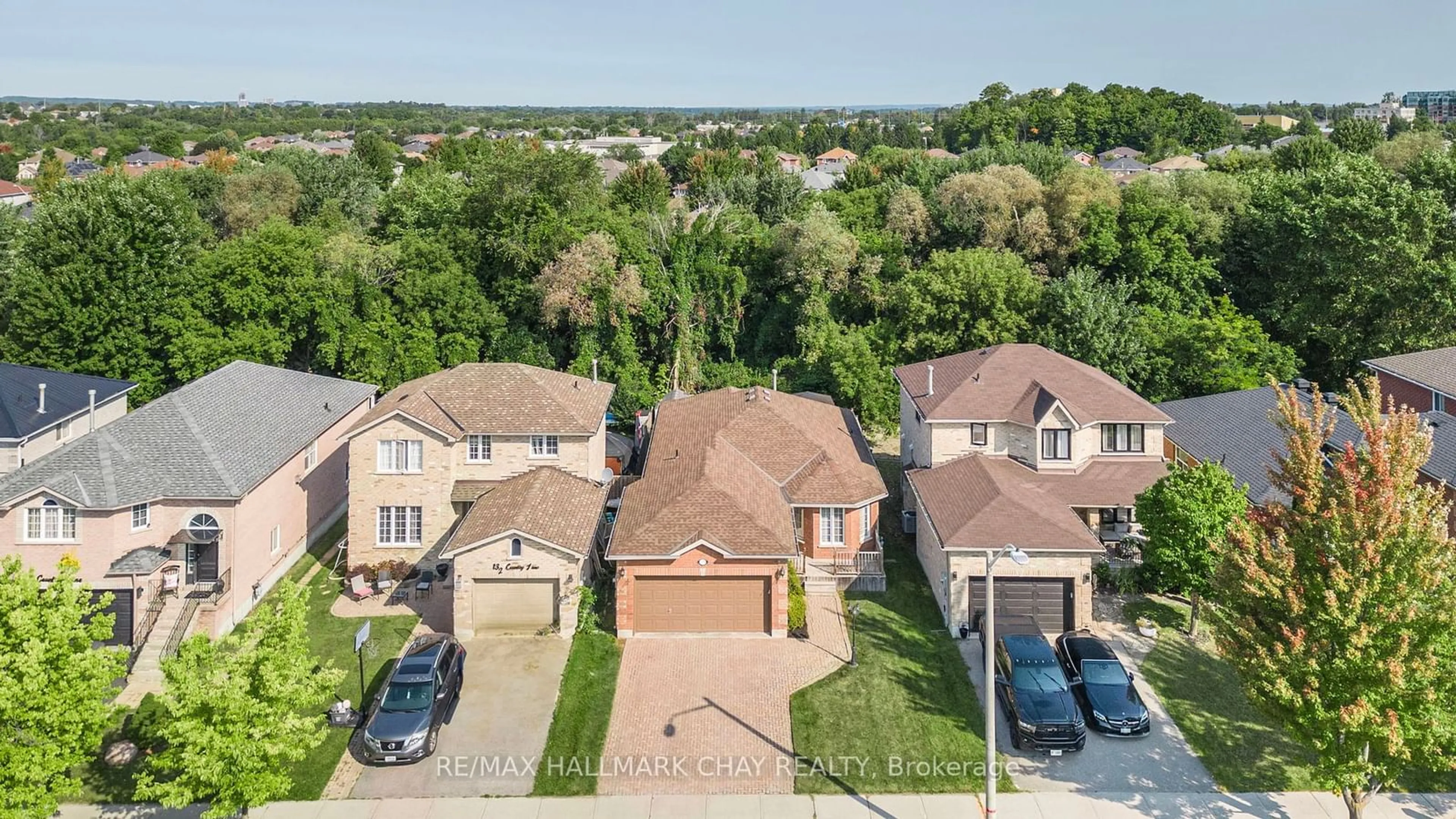 Frontside or backside of a home, the street view for 134 Country Lane, Barrie Ontario L4N 0N2