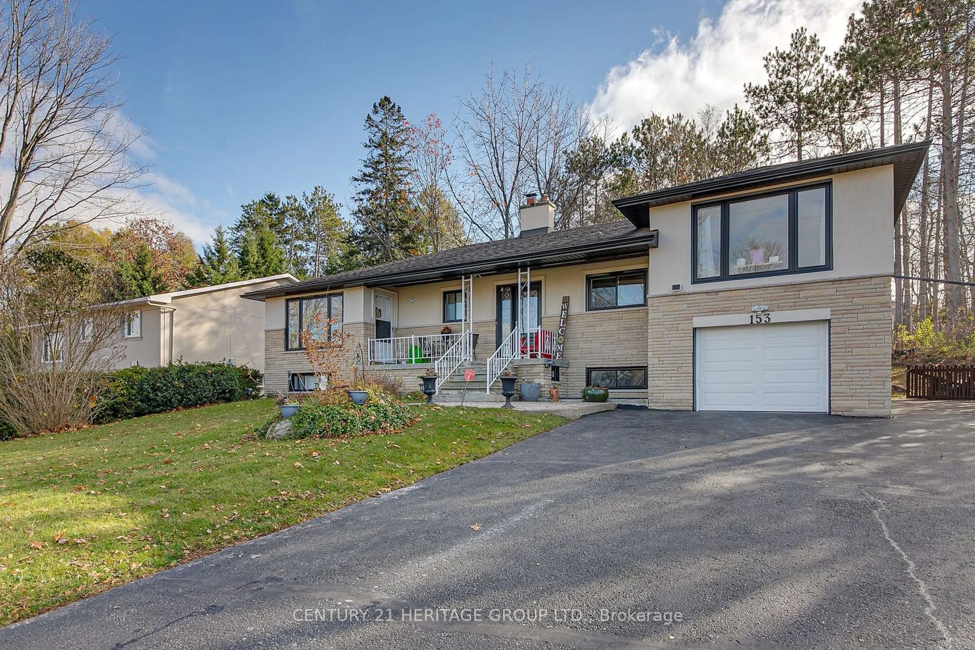 Frontside or backside of a home, cottage for 153 Ardagh Rd, Barrie Ontario L4N 7Z1