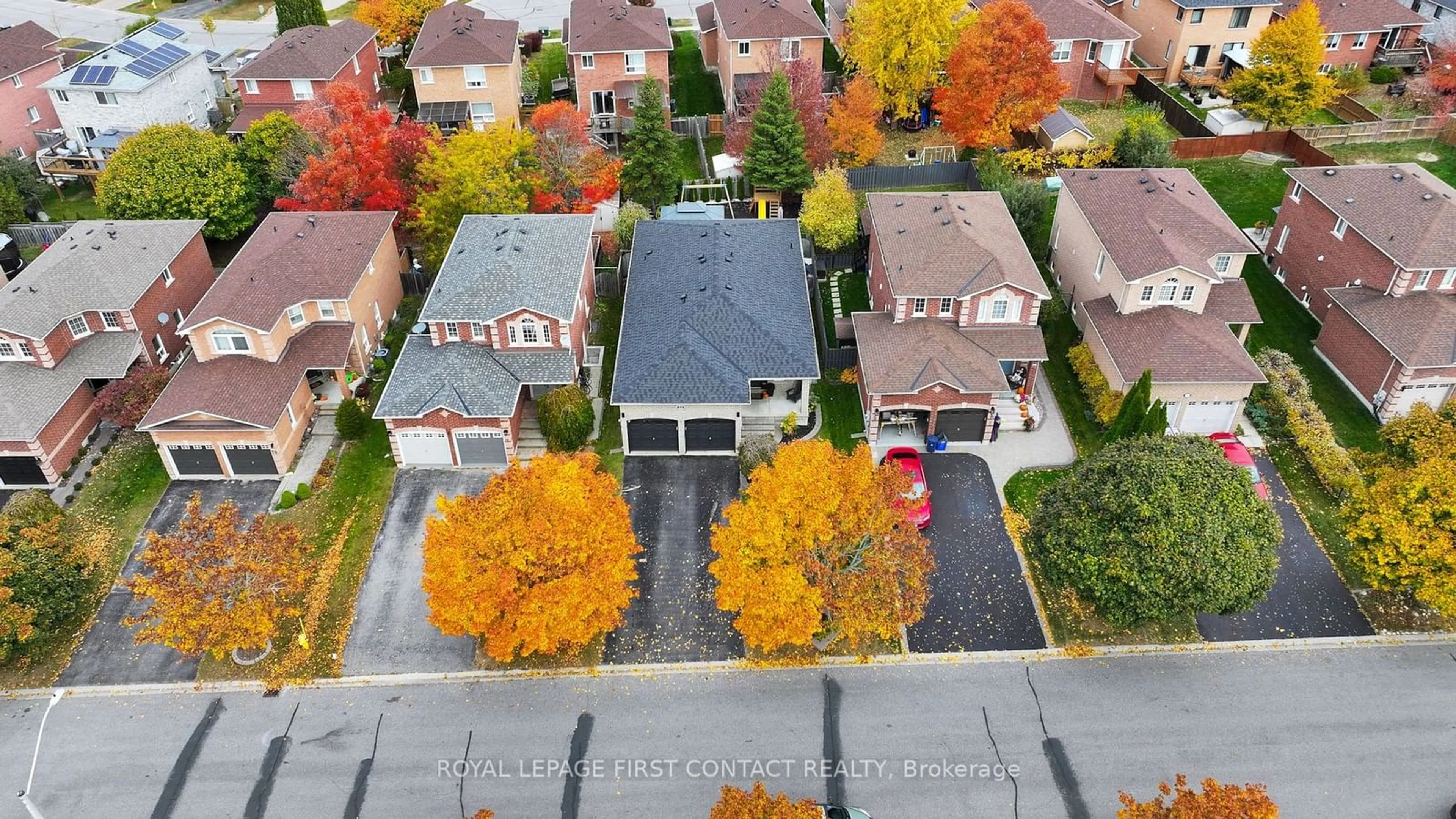 Frontside or backside of a home, the street view for 72 Gore Dr, Barrie Ontario L4N 5R5