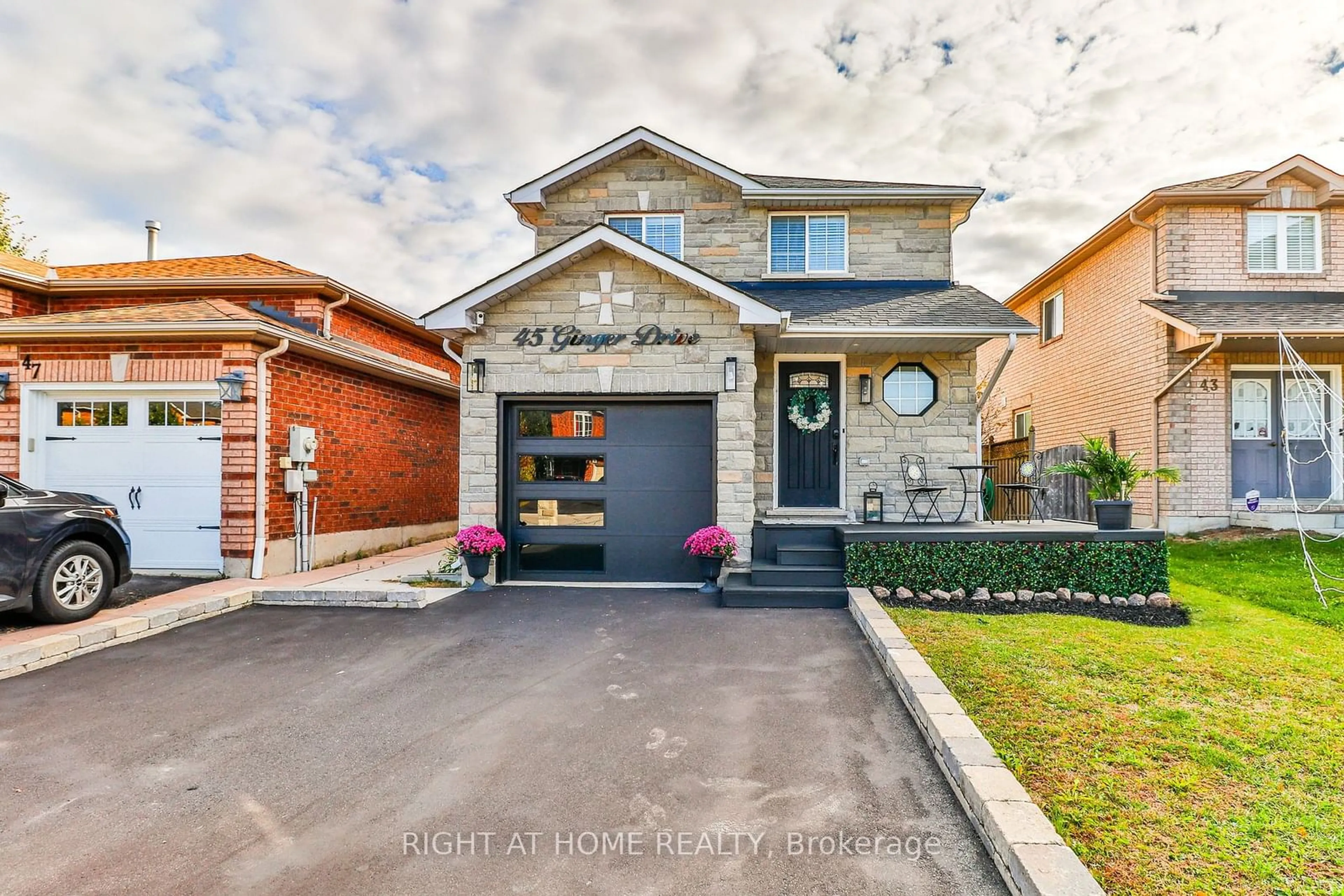 Frontside or backside of a home, the street view for 45 Ginger Dr, Barrie Ontario L4N 9Z3