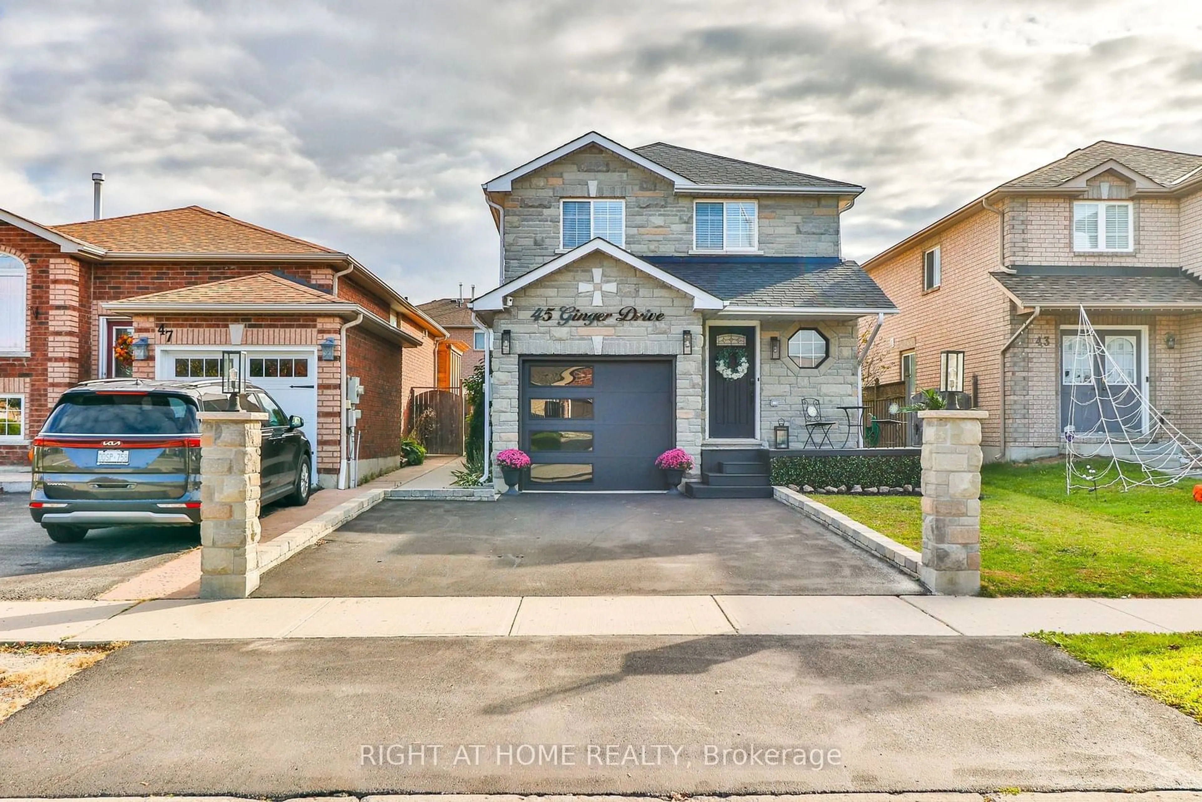 Frontside or backside of a home, the street view for 45 Ginger Dr, Barrie Ontario L4N 9Z3