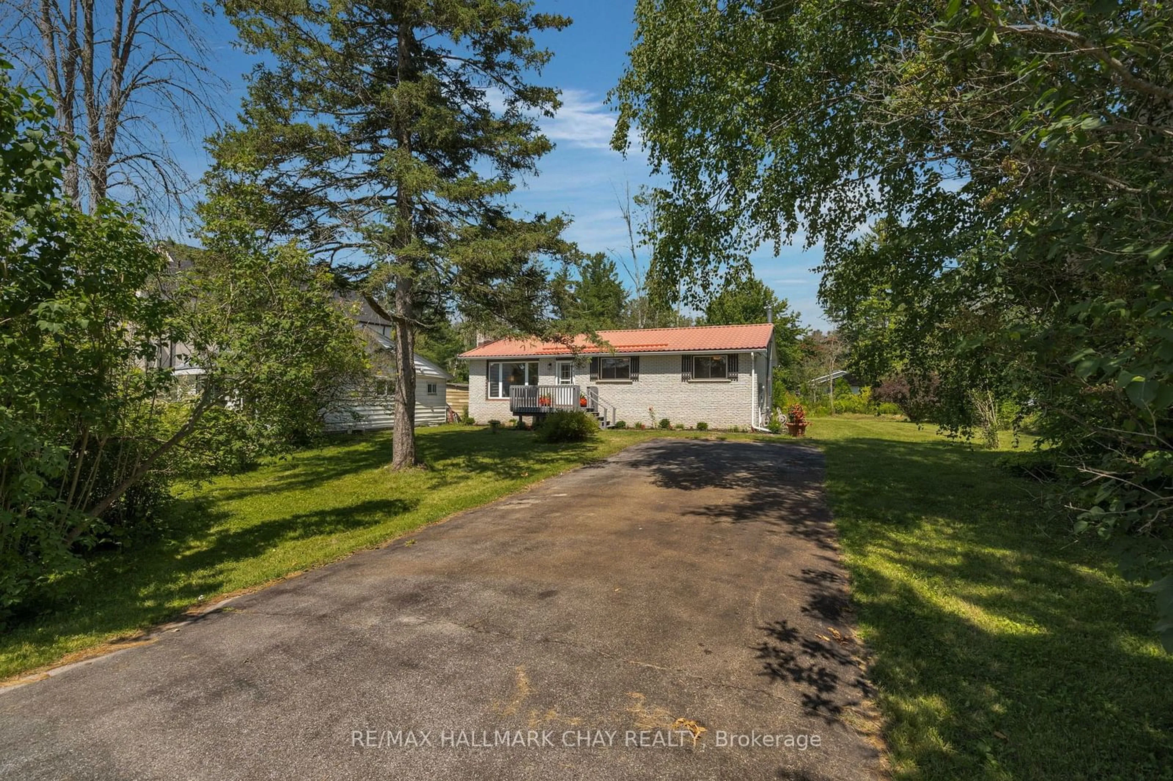 Frontside or backside of a home, cottage for 44 Lakeshore Rd, Oro-Medonte Ontario L0L 2E0