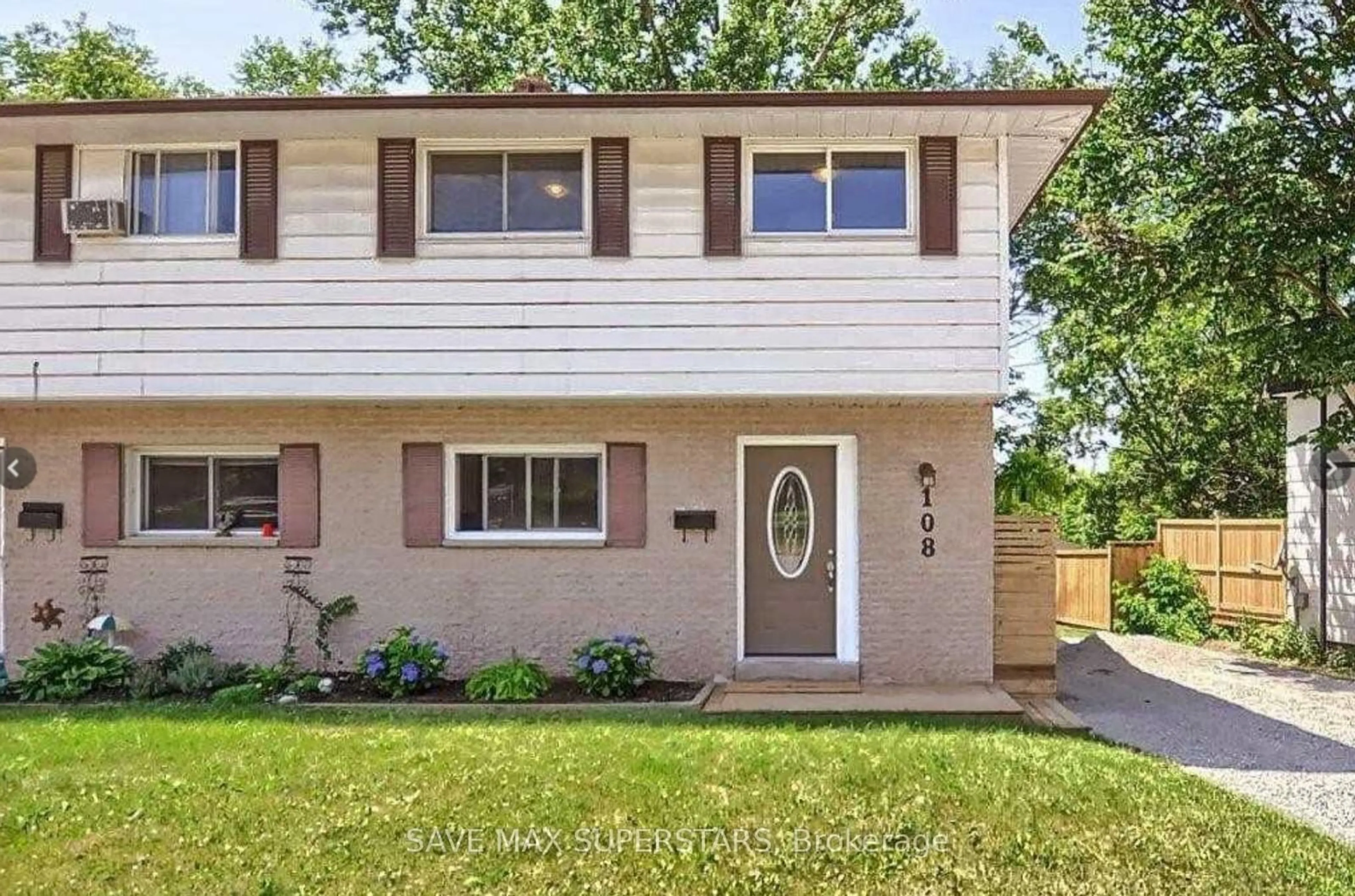 Frontside or backside of a home, cottage for 108 Mulcaster St, Barrie Ontario L4M 3M6