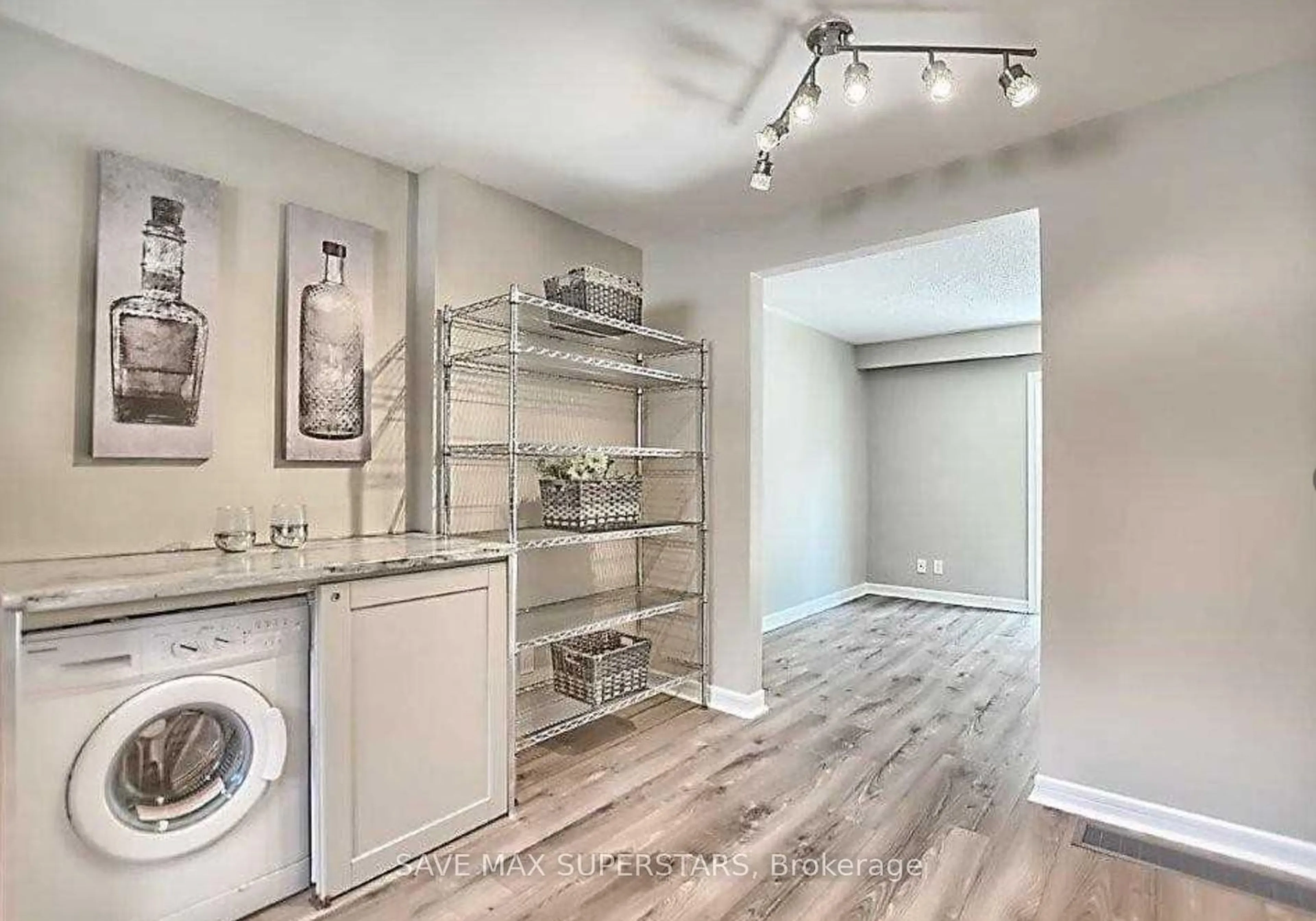 Laundry room for 108 Mulcaster St, Barrie Ontario L4M 3M6