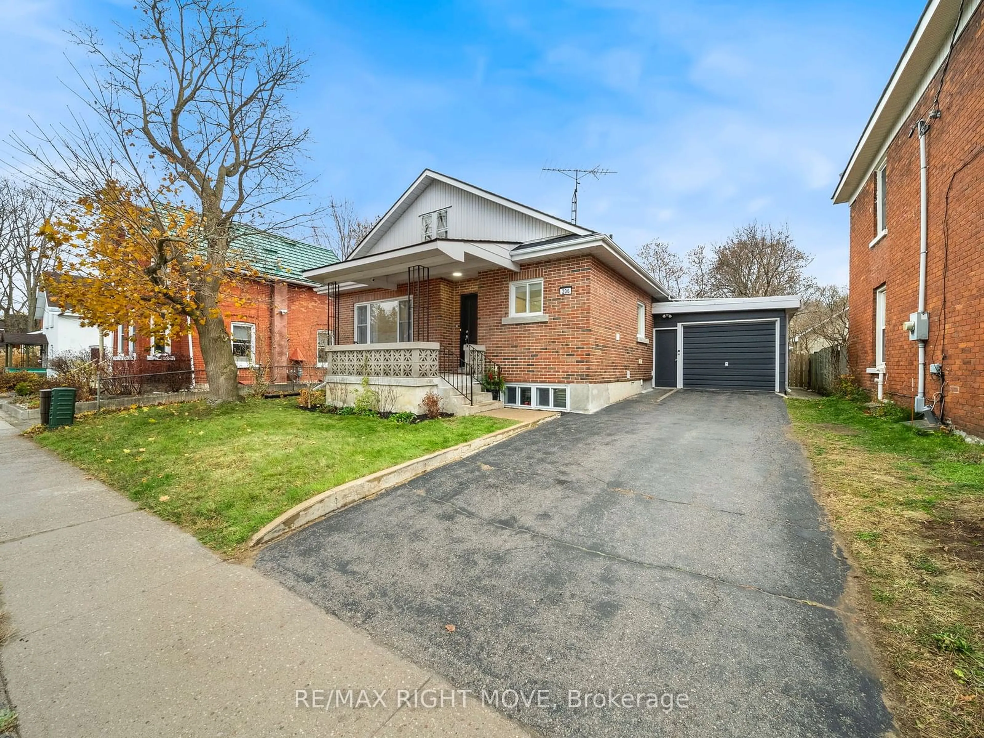 Frontside or backside of a home, the street view for 206 Mary St, Orillia Ontario L3V 3E6