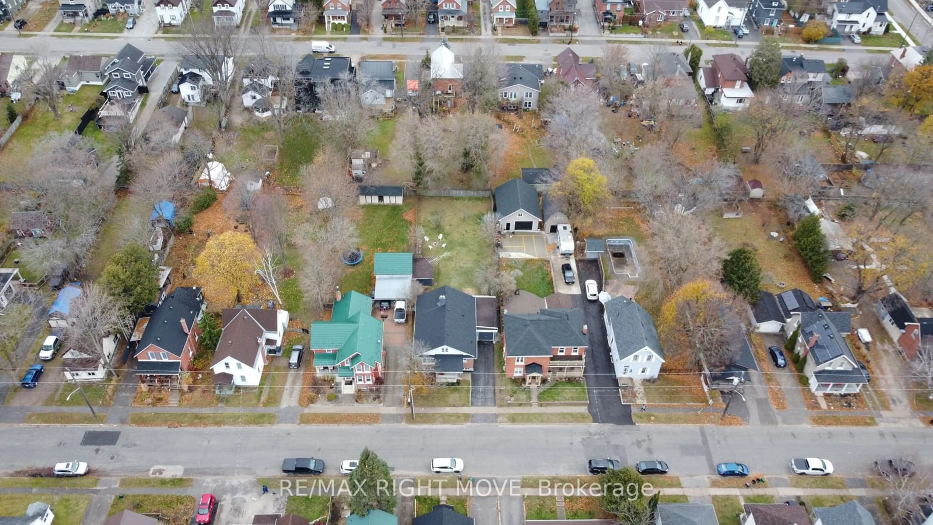 Frontside or backside of a home, the street view for 206 Mary St, Orillia Ontario L3V 3E6