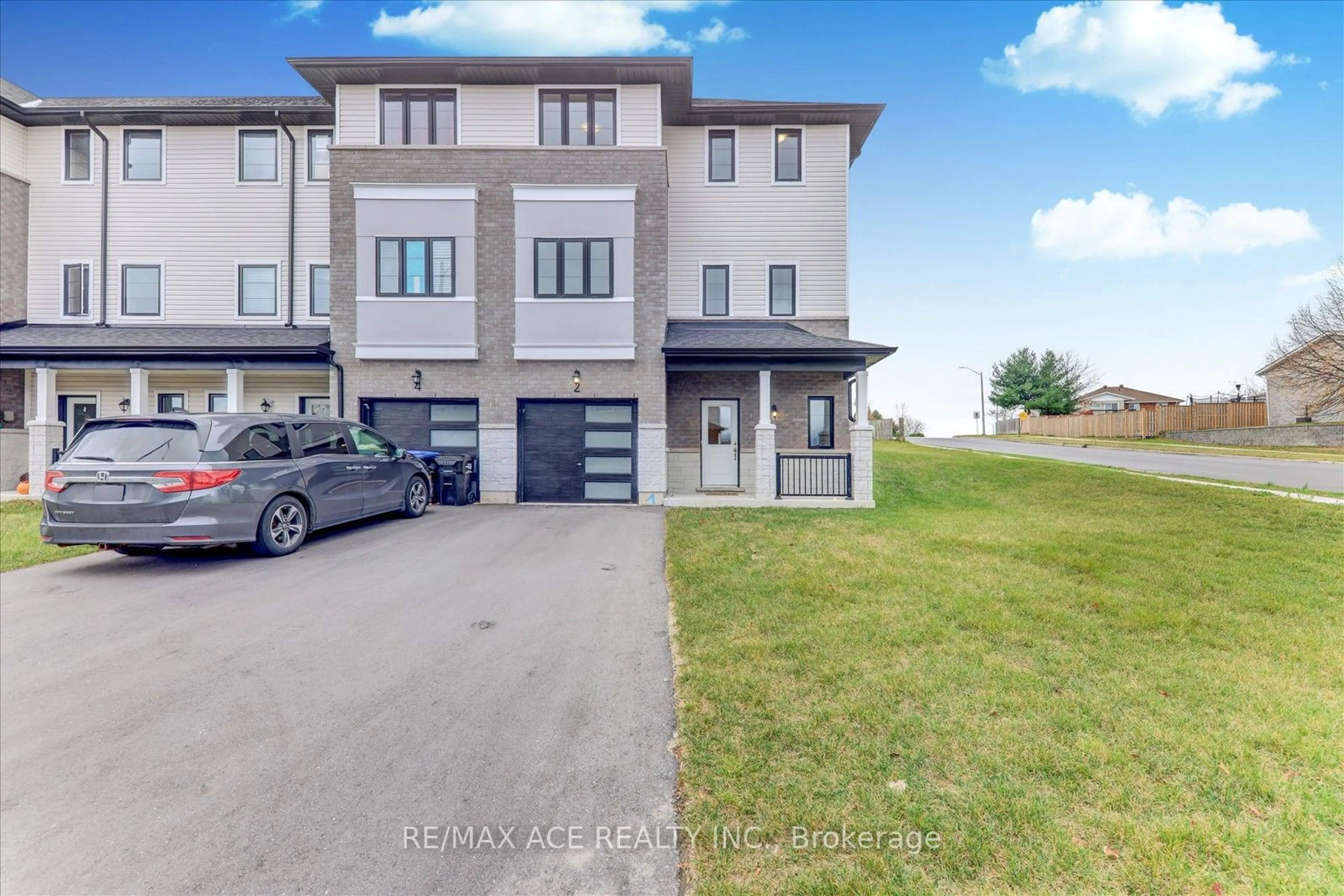 A pic from exterior of the house or condo, the street view for 2 Lahey Cres, Penetanguishene Ontario L9M 0W1