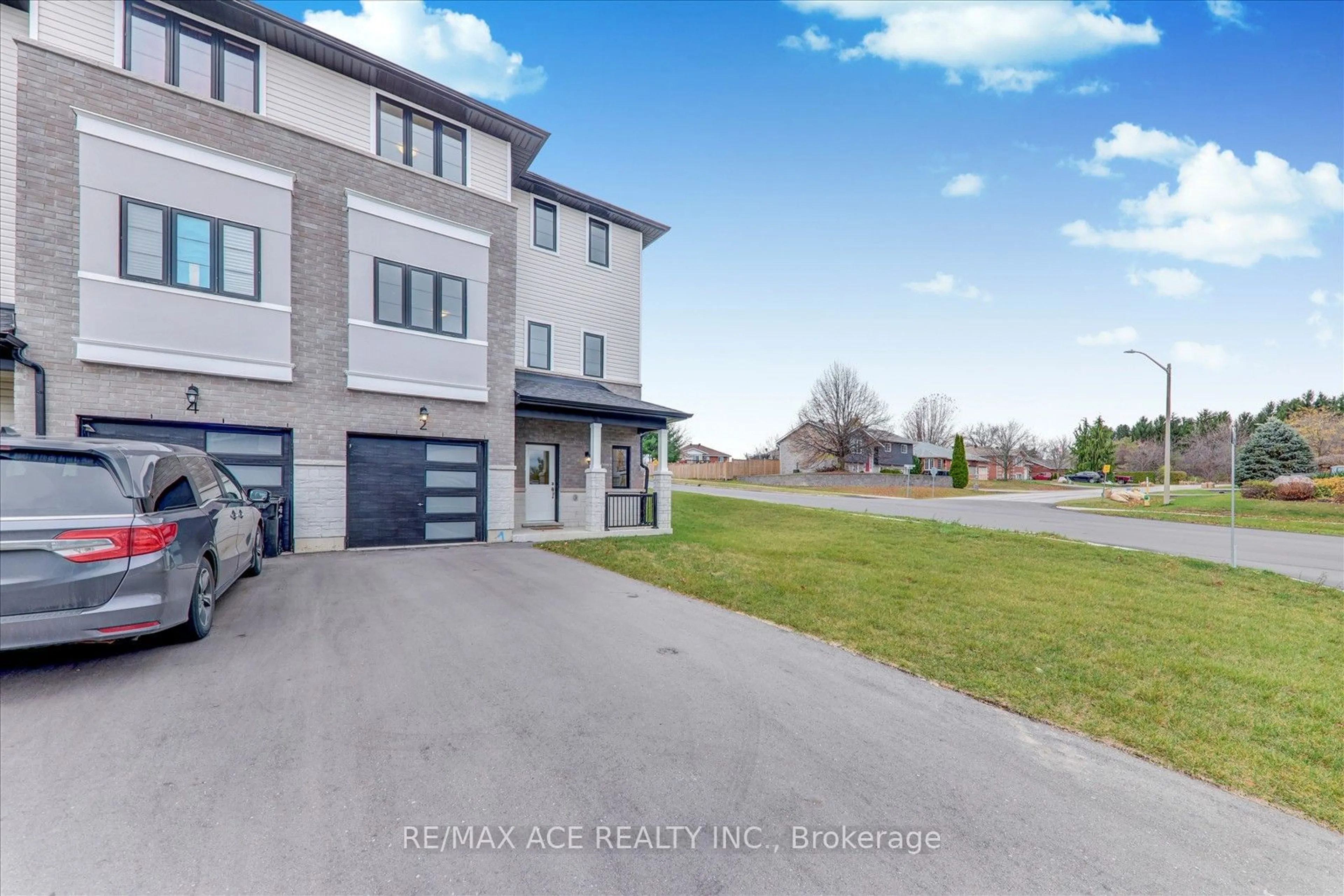 A pic from exterior of the house or condo, the street view for 2 Lahey Cres, Penetanguishene Ontario L9M 0W1