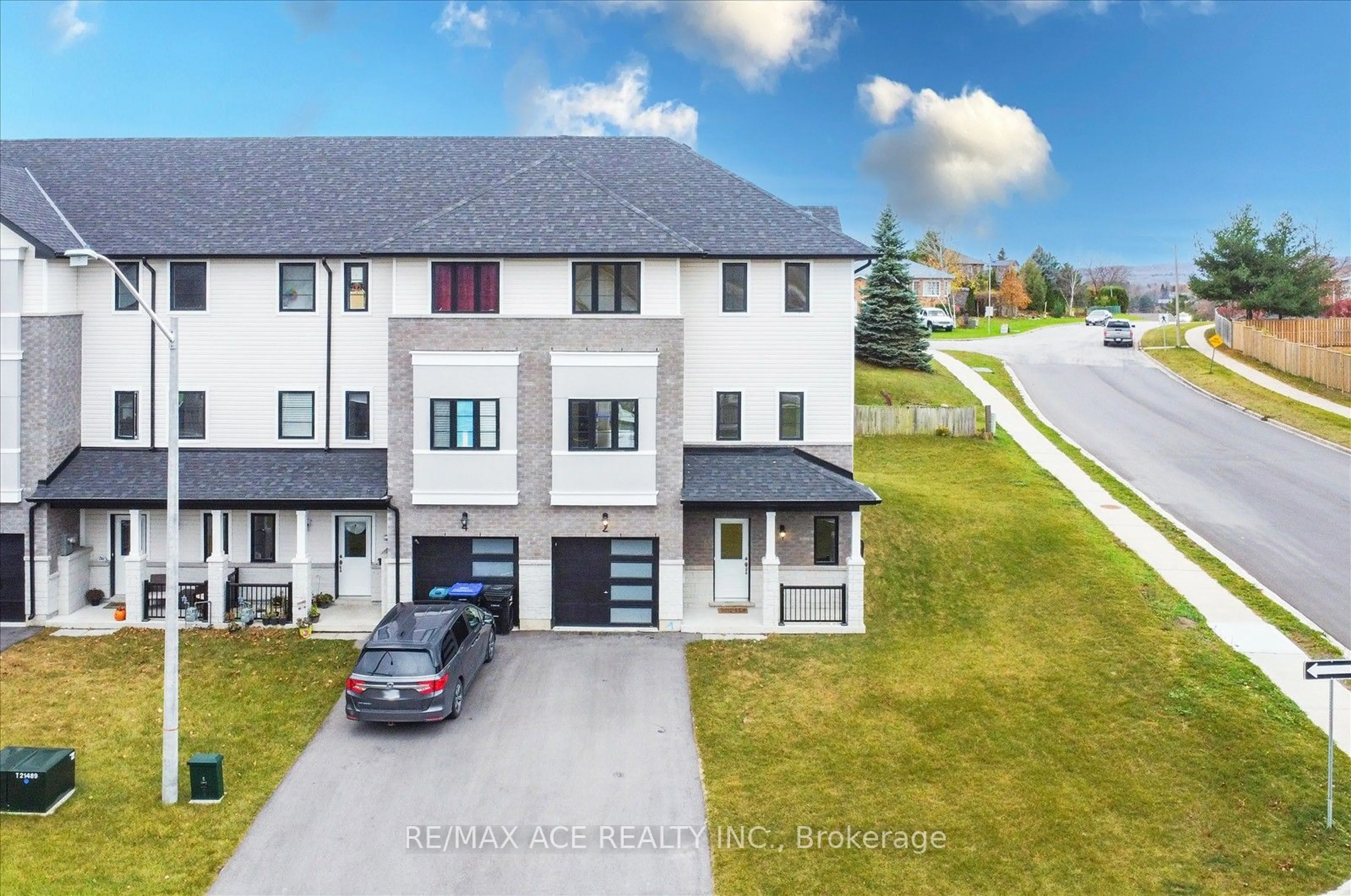 A pic from exterior of the house or condo, the street view for 2 Lahey Cres, Penetanguishene Ontario L9M 0W1