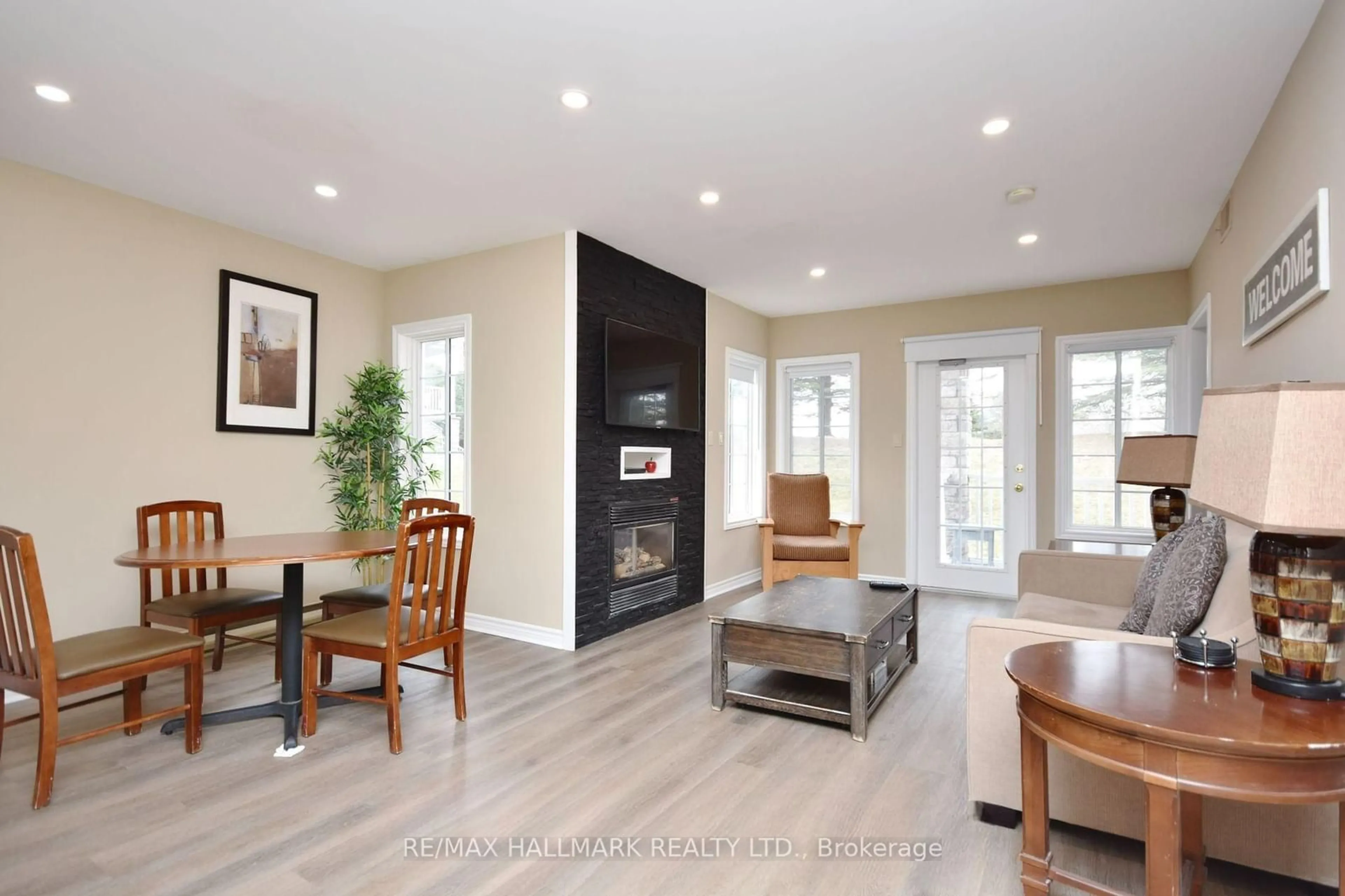 Open concept kitchen for 90 Highland Dr #2014/15, Oro-Medonte Ontario L0L 2X0