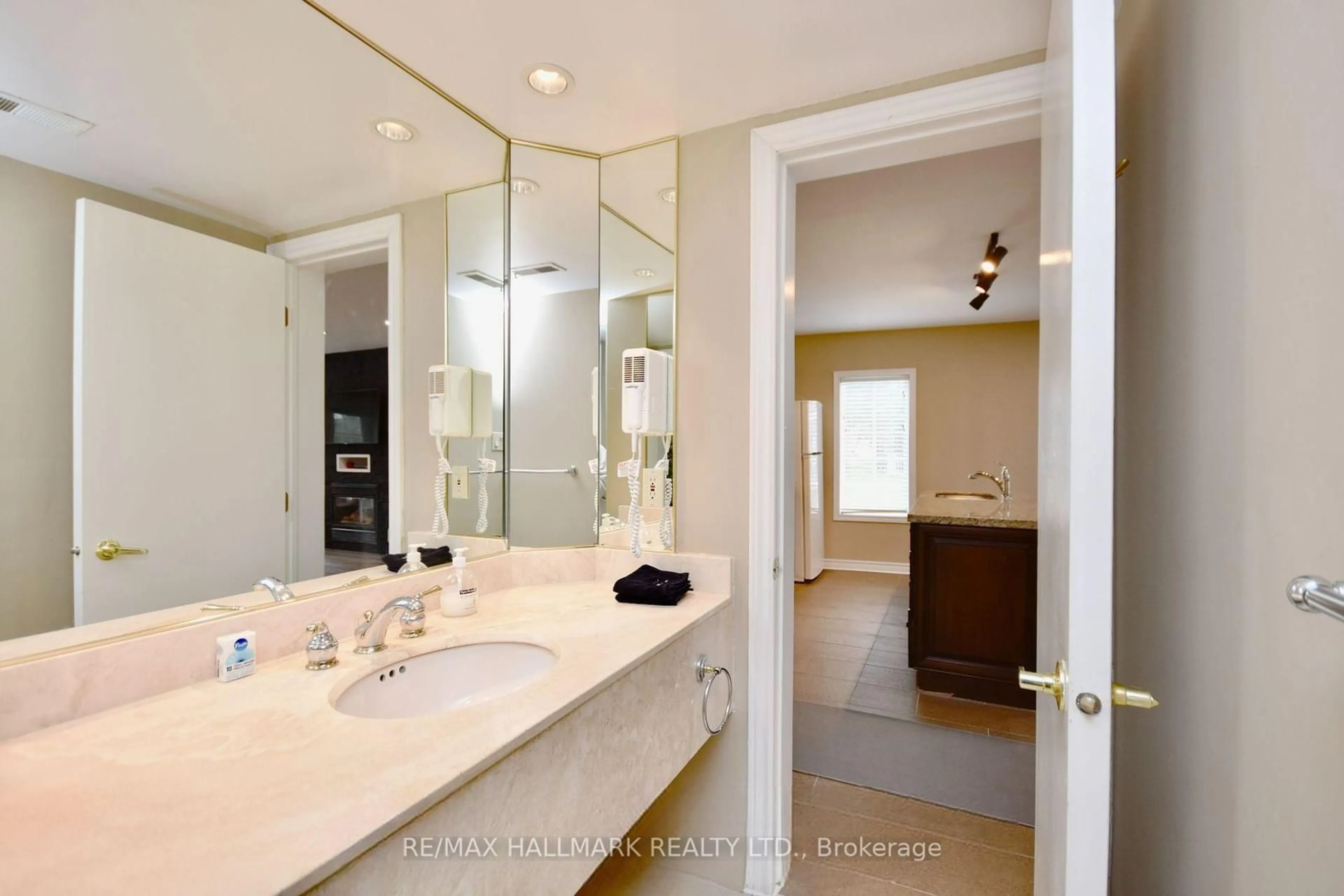 Contemporary bathroom, wood floors for 90 Highland Dr #2014/15, Oro-Medonte Ontario L0L 2X0