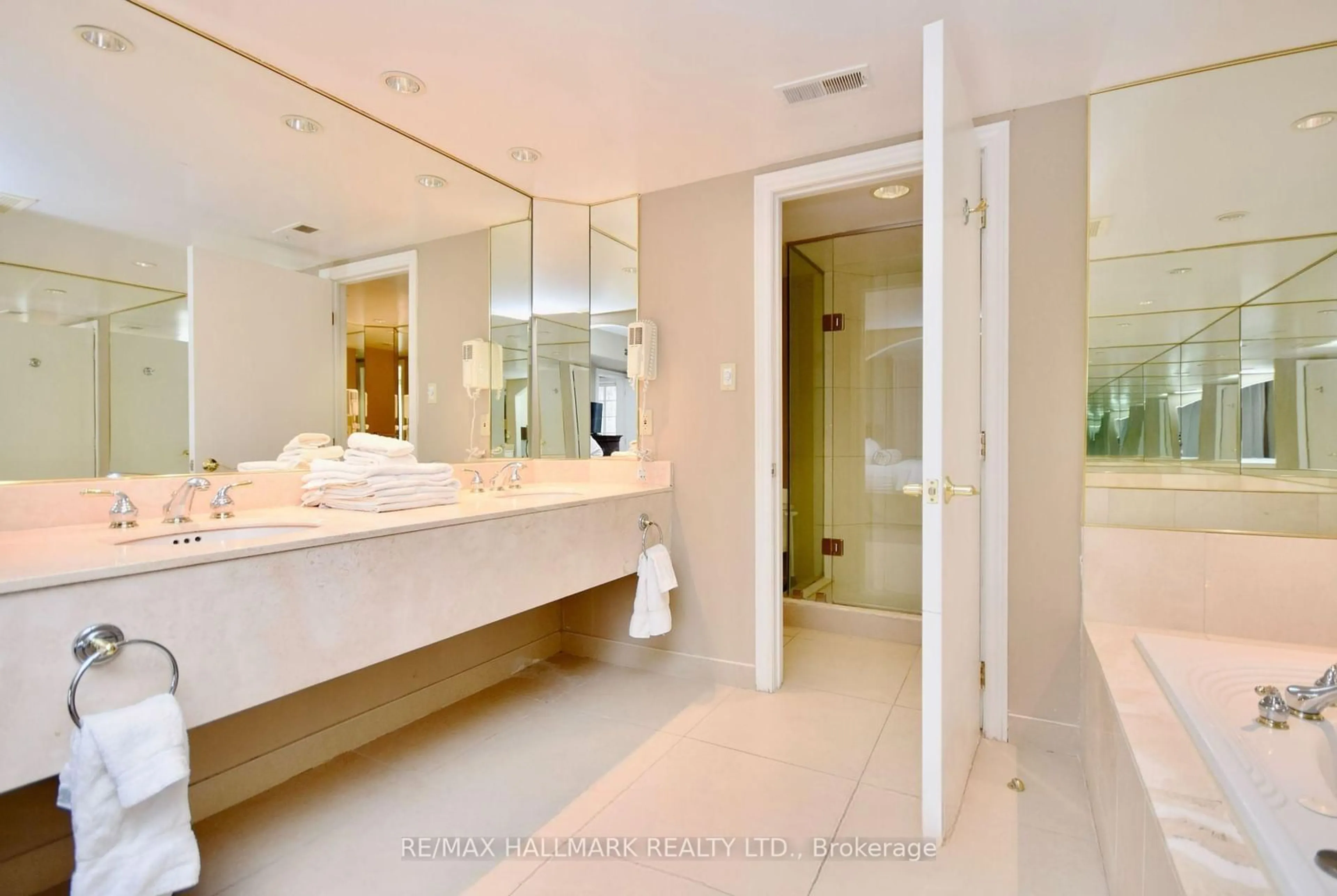 Contemporary bathroom, ceramic floors for 90 Highland Dr #2014/15, Oro-Medonte Ontario L0L 2X0