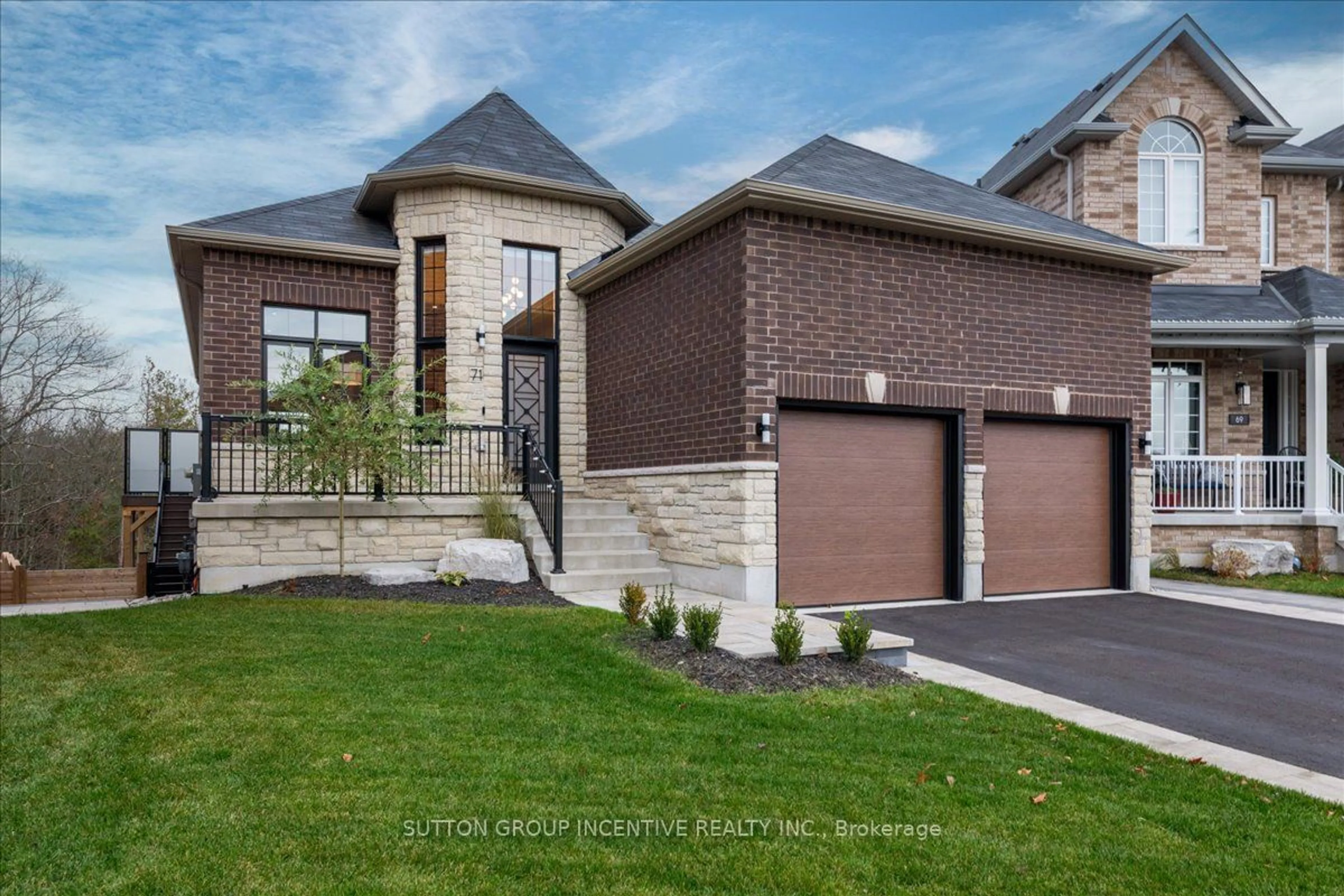 Home with brick exterior material for 71 Muirfield Dr, Barrie Ontario L4N 6J9