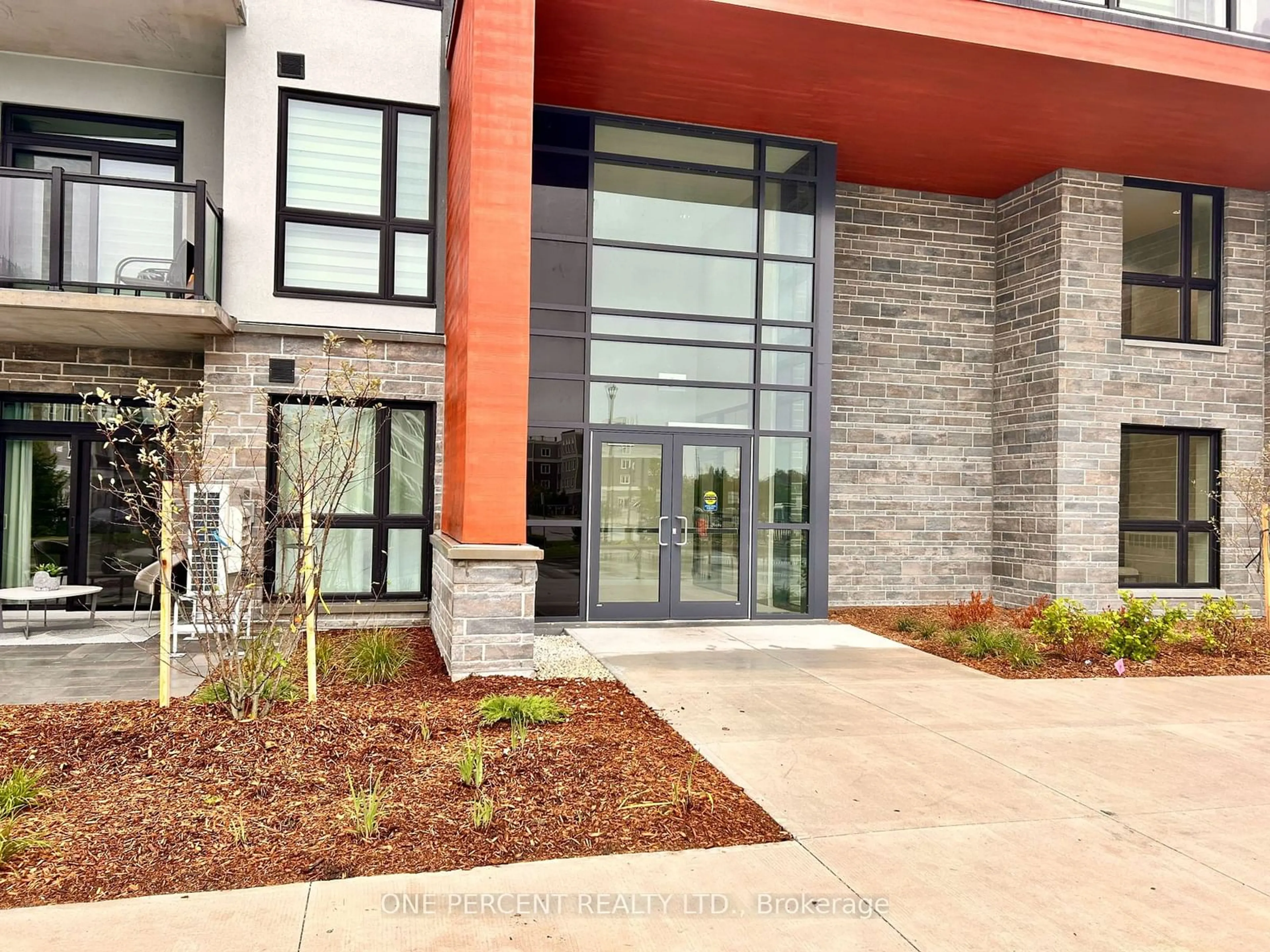 Indoor foyer, cement floor for 4 Kimberly Lane #226, Collingwood Ontario L9Y 5K8