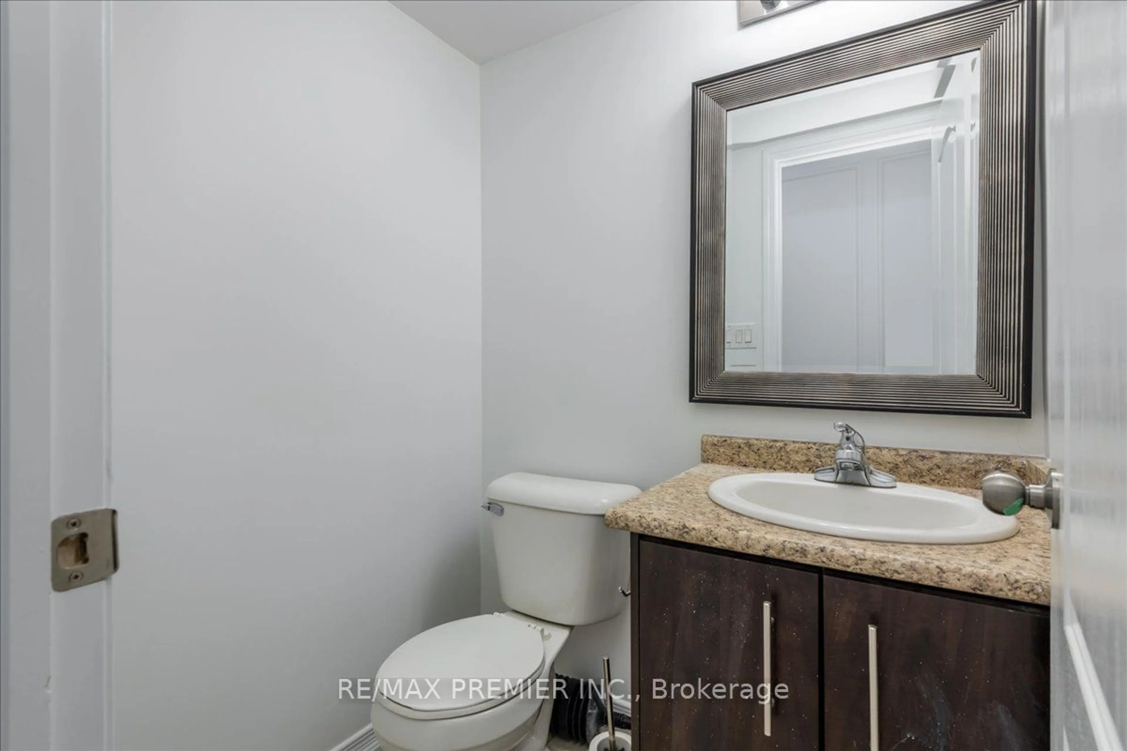 Standard bathroom for 75 Prince William Way #6, Barrie Ontario L4M 0A1