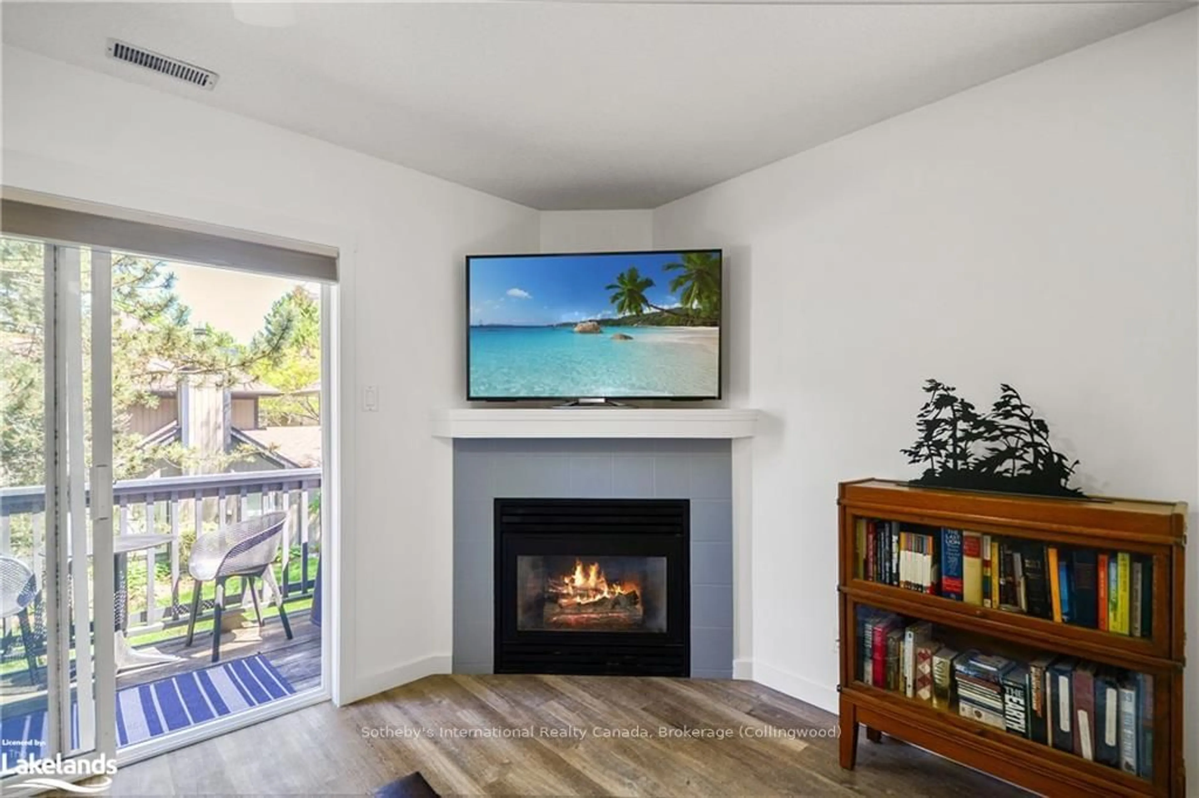 Media room, wood floors for 331 MARINERS Way, Collingwood Ontario L9Y 5C7