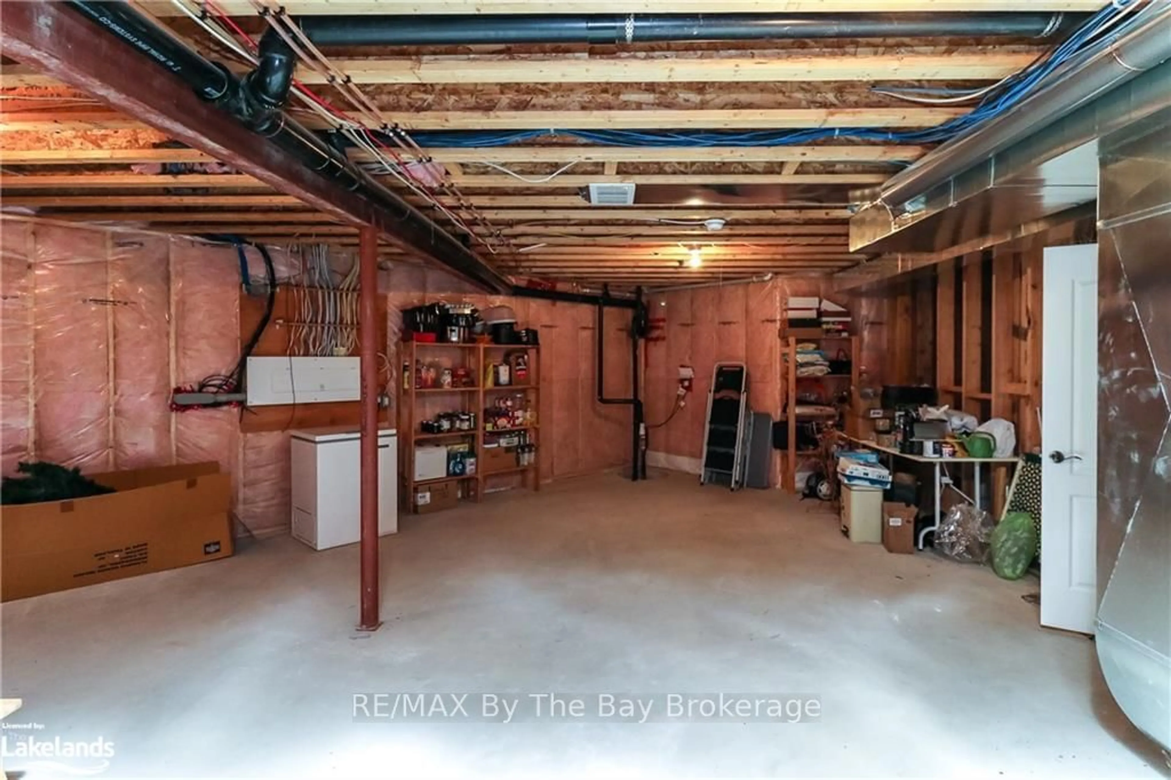 Indoor garage, cement floor for 6169 27/28 NOTTAWASAGA Sdrd, Clearview Ontario L0M 1S0