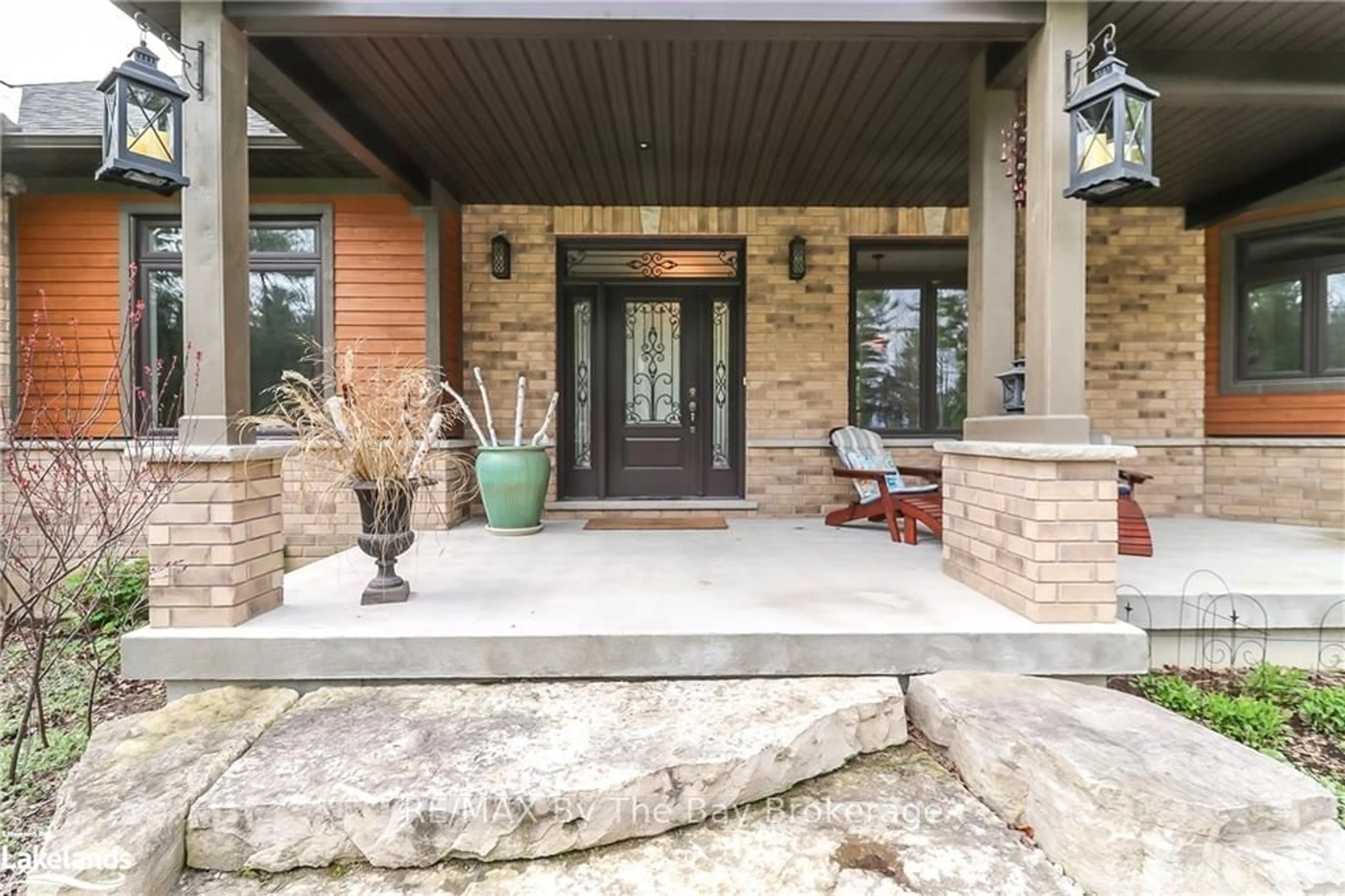 Indoor entryway, cement floor for 6169 27/28 NOTTAWASAGA Sdrd, Clearview Ontario L0M 1S0