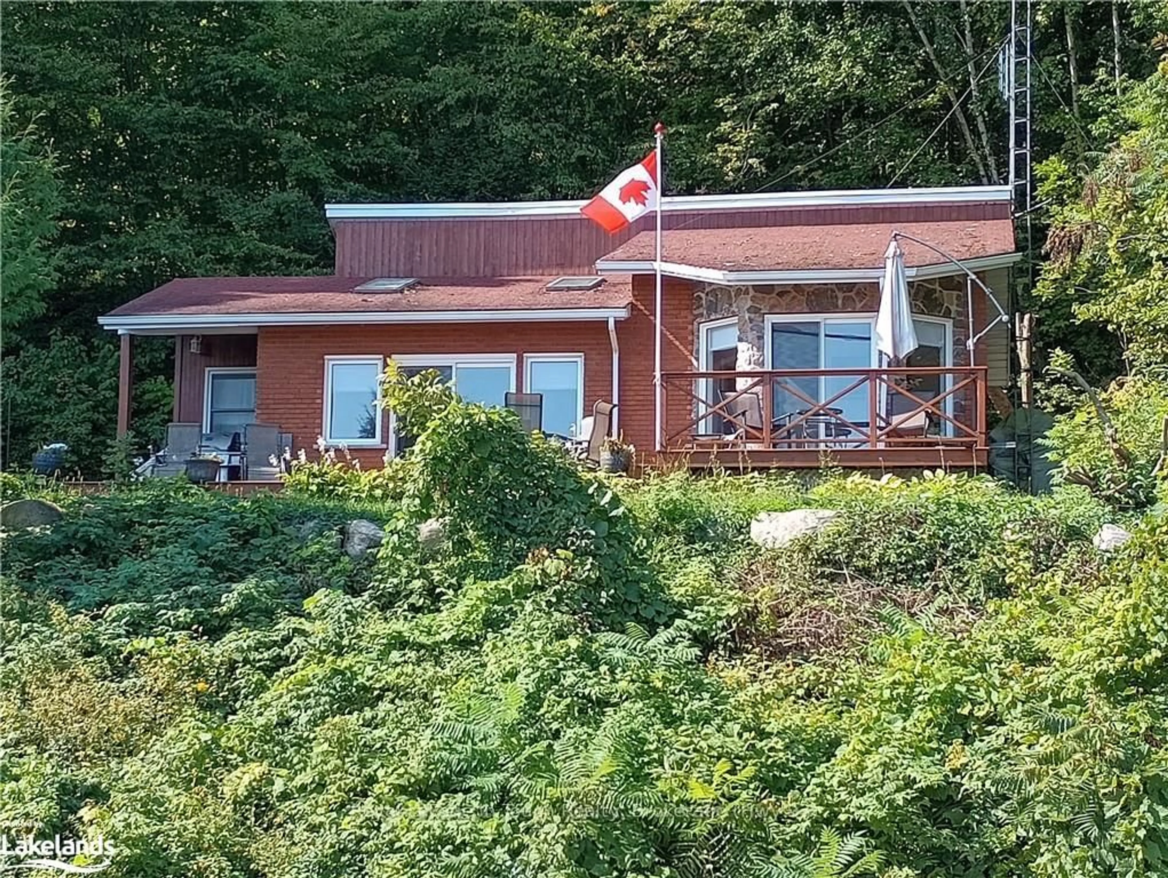 A pic from outside/outdoor area/front of a property/back of a property/a pic from drone, unknown for 468 CHAMPLAIN Rd, Penetanguishene Ontario L9M 1S5