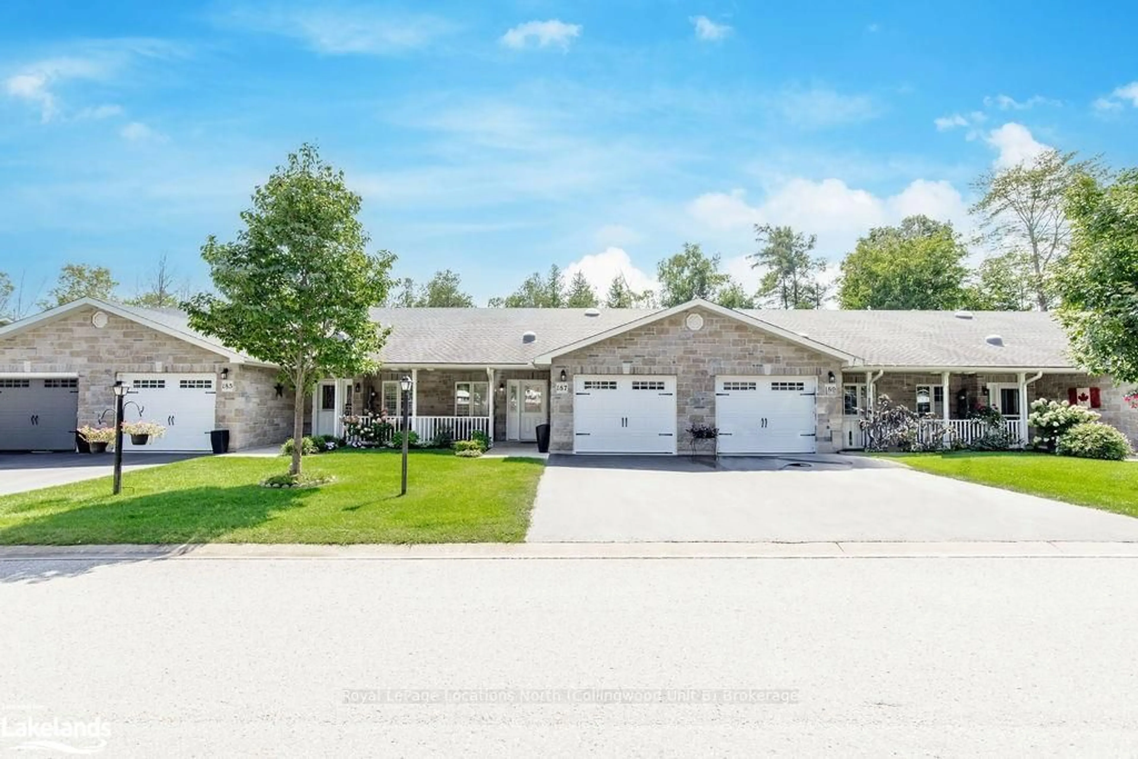 Frontside or backside of a home, the front or back of building for 187 GREENWAY Dr, Wasaga Beach Ontario L9Z 0E6