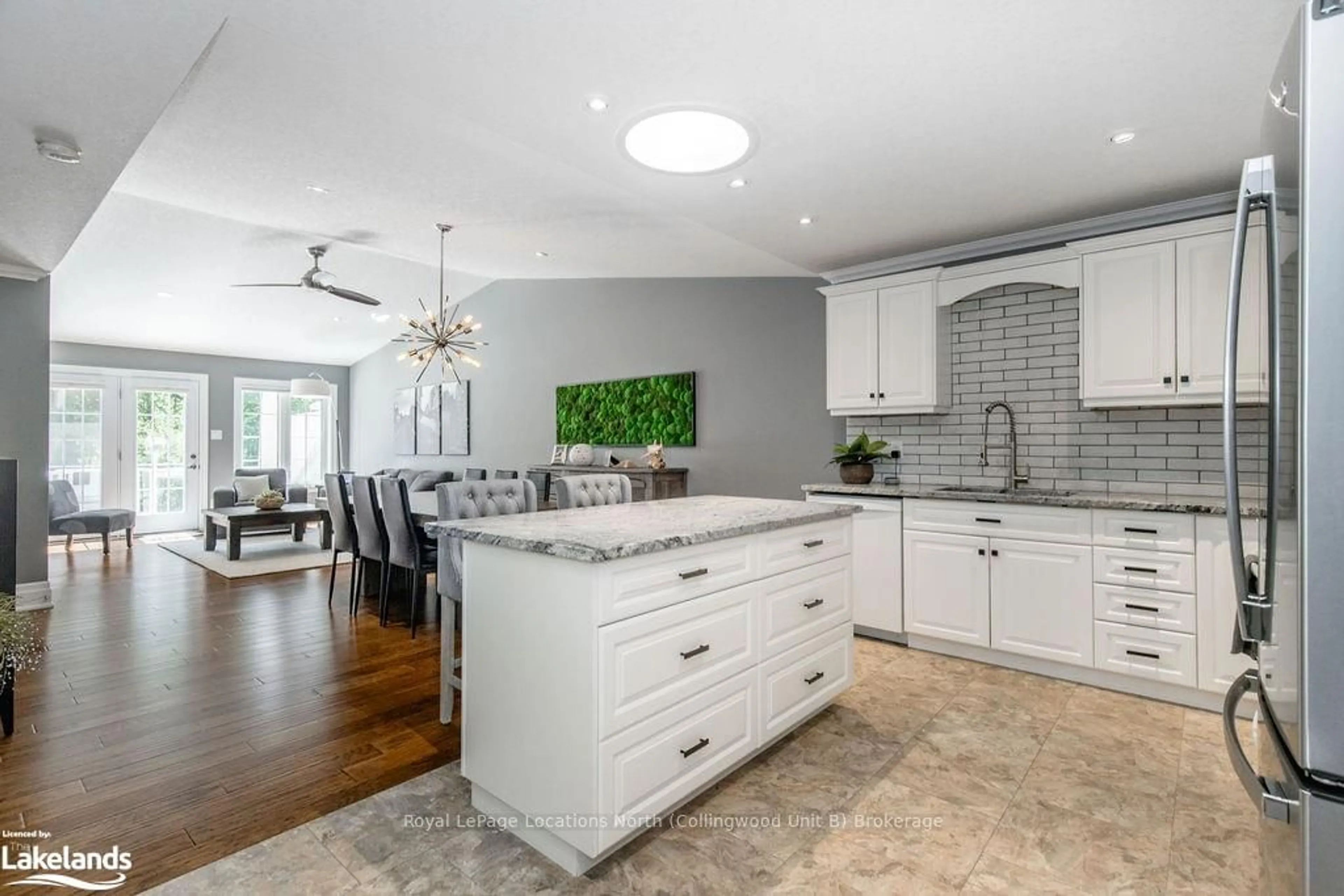 Open concept kitchen for 187 GREENWAY Dr, Wasaga Beach Ontario L9Z 0E6