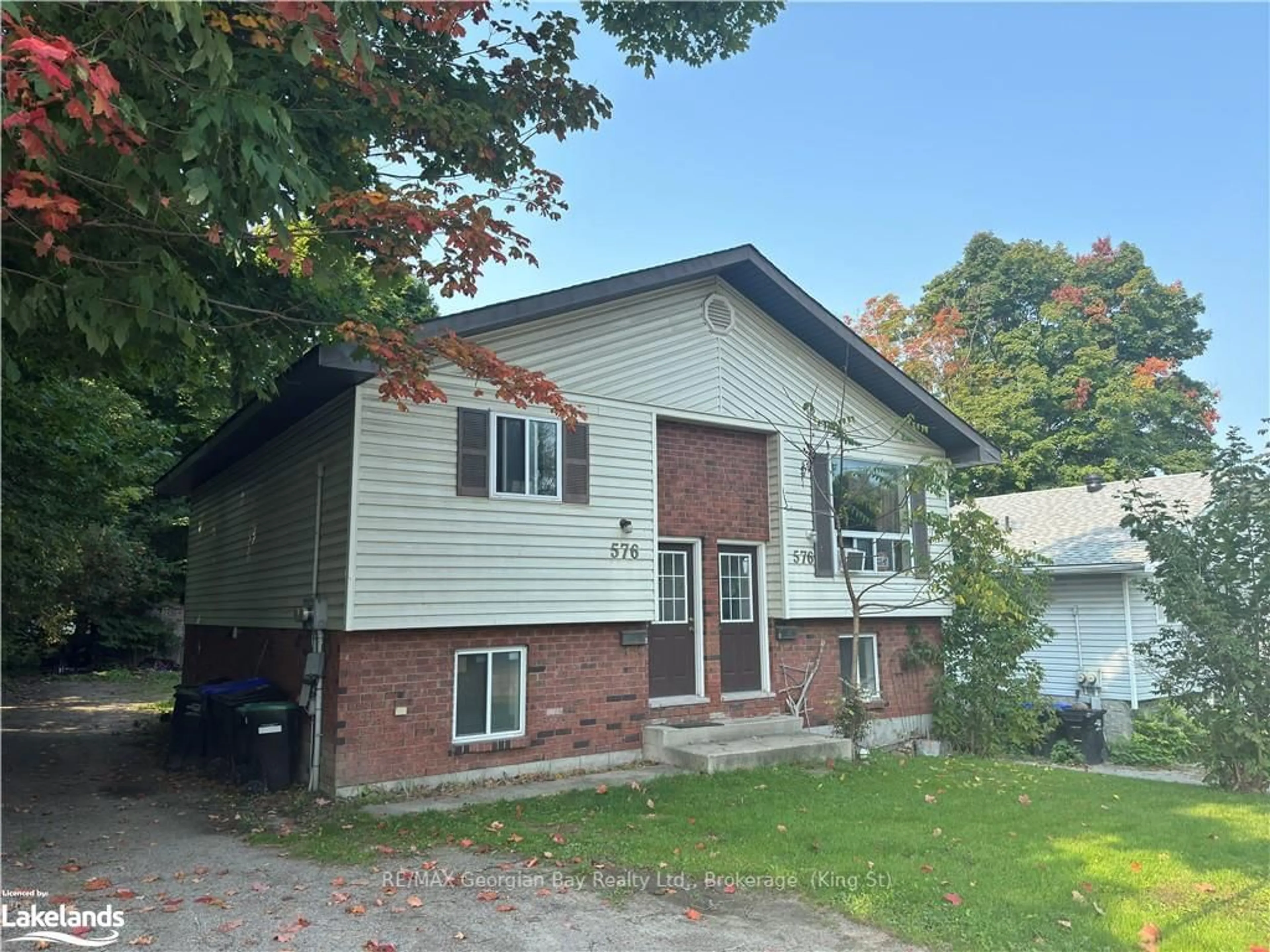 Frontside or backside of a home, cottage for 576 WILLIAM St, Midland Ontario L4R 4Z7