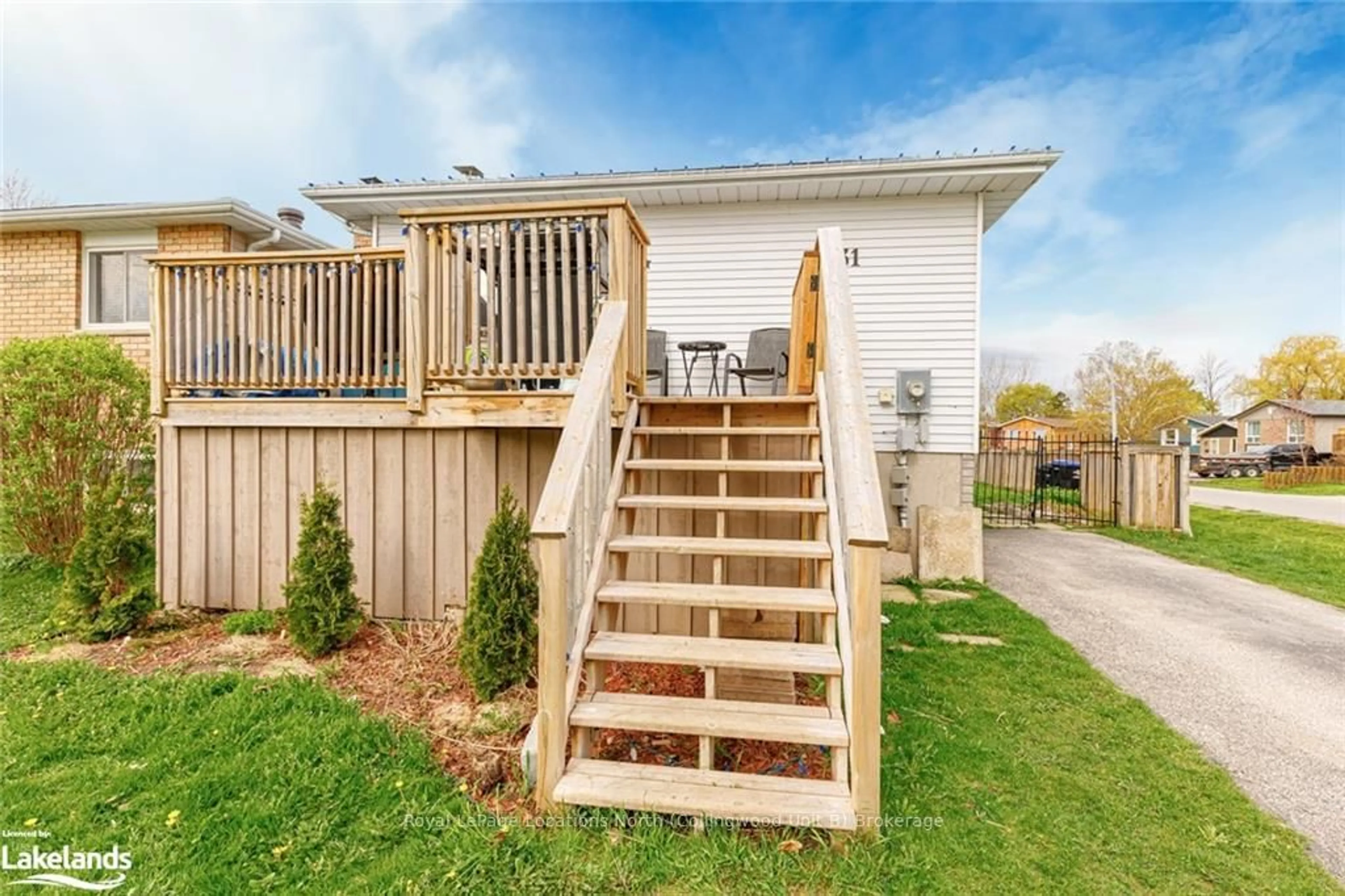 Frontside or backside of a home, the fenced backyard for 31 COURTICE Cres, Collingwood Ontario L9Y 4N7