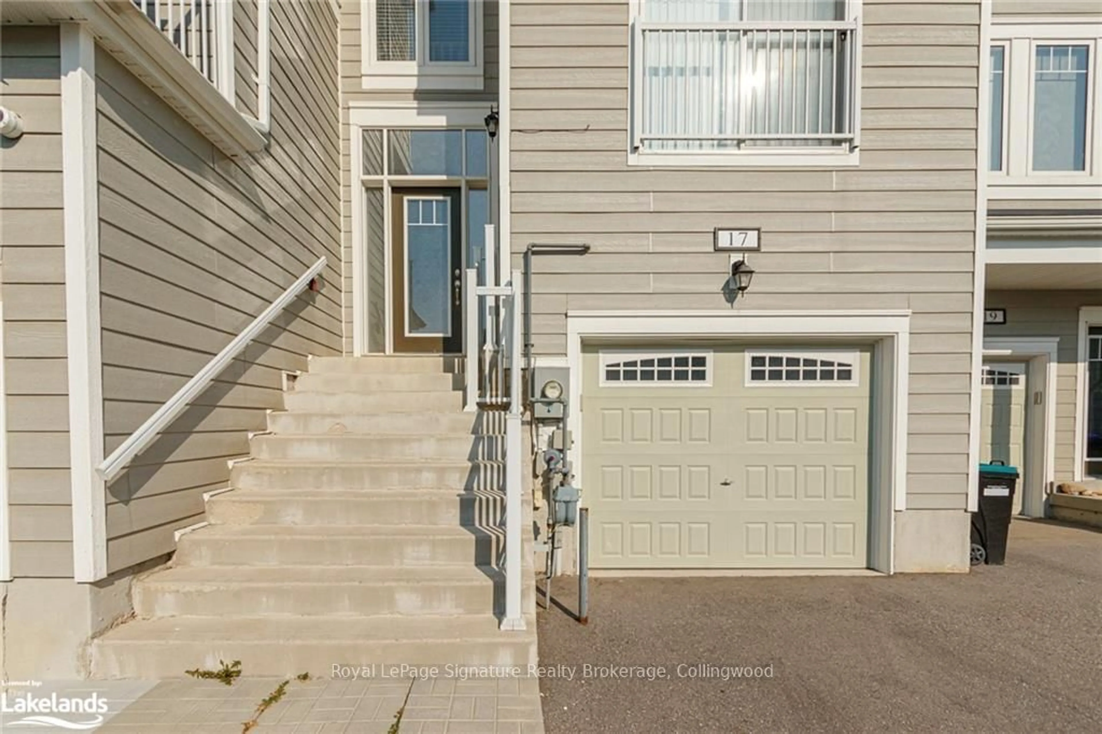 A pic from exterior of the house or condo, the street view for 17 DUNES DRIVE Dr, Wasaga Beach Ontario L9Z 2X2