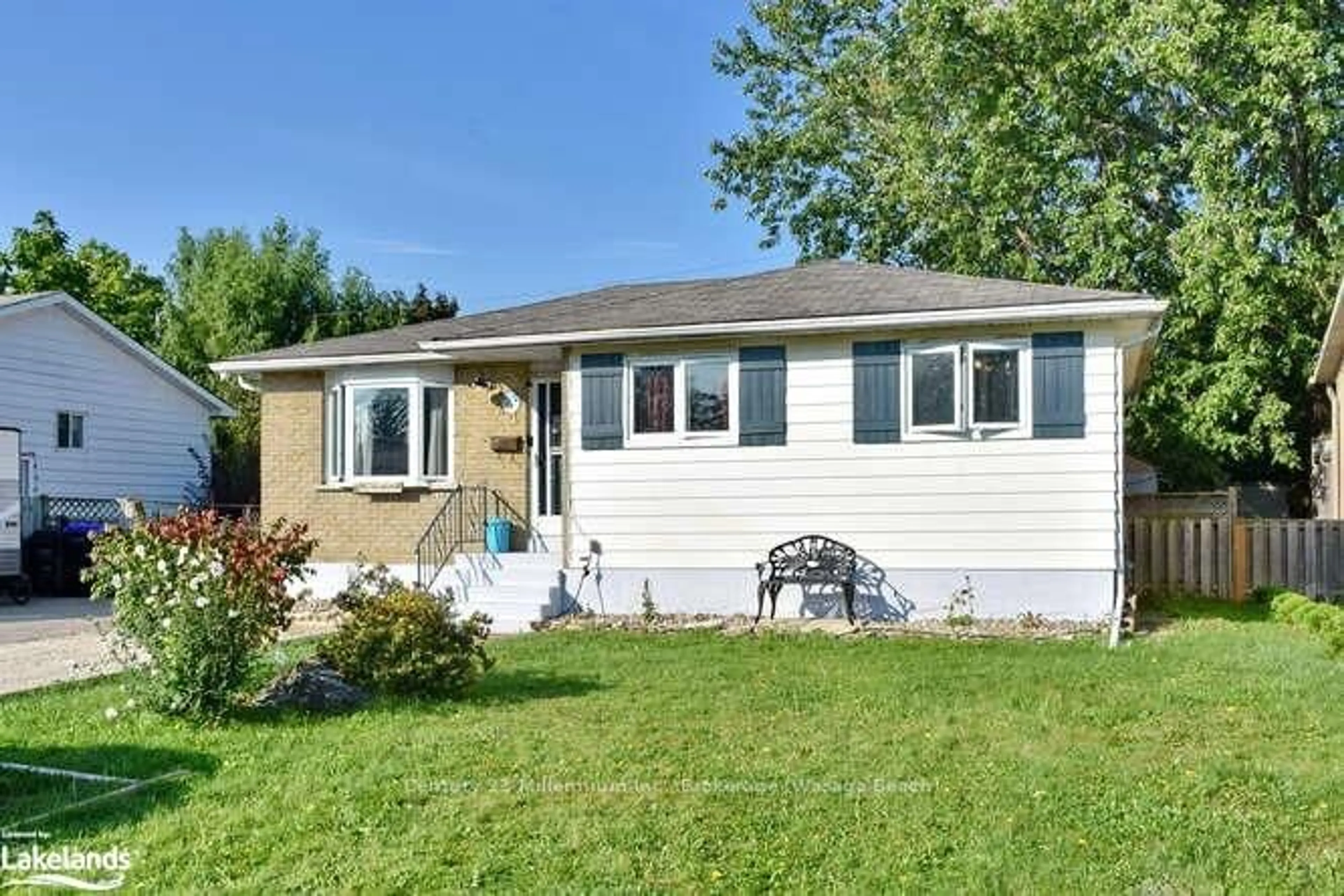 Frontside or backside of a home, cottage for 24 MASON Rd, Collingwood Ontario L9Y 4E3