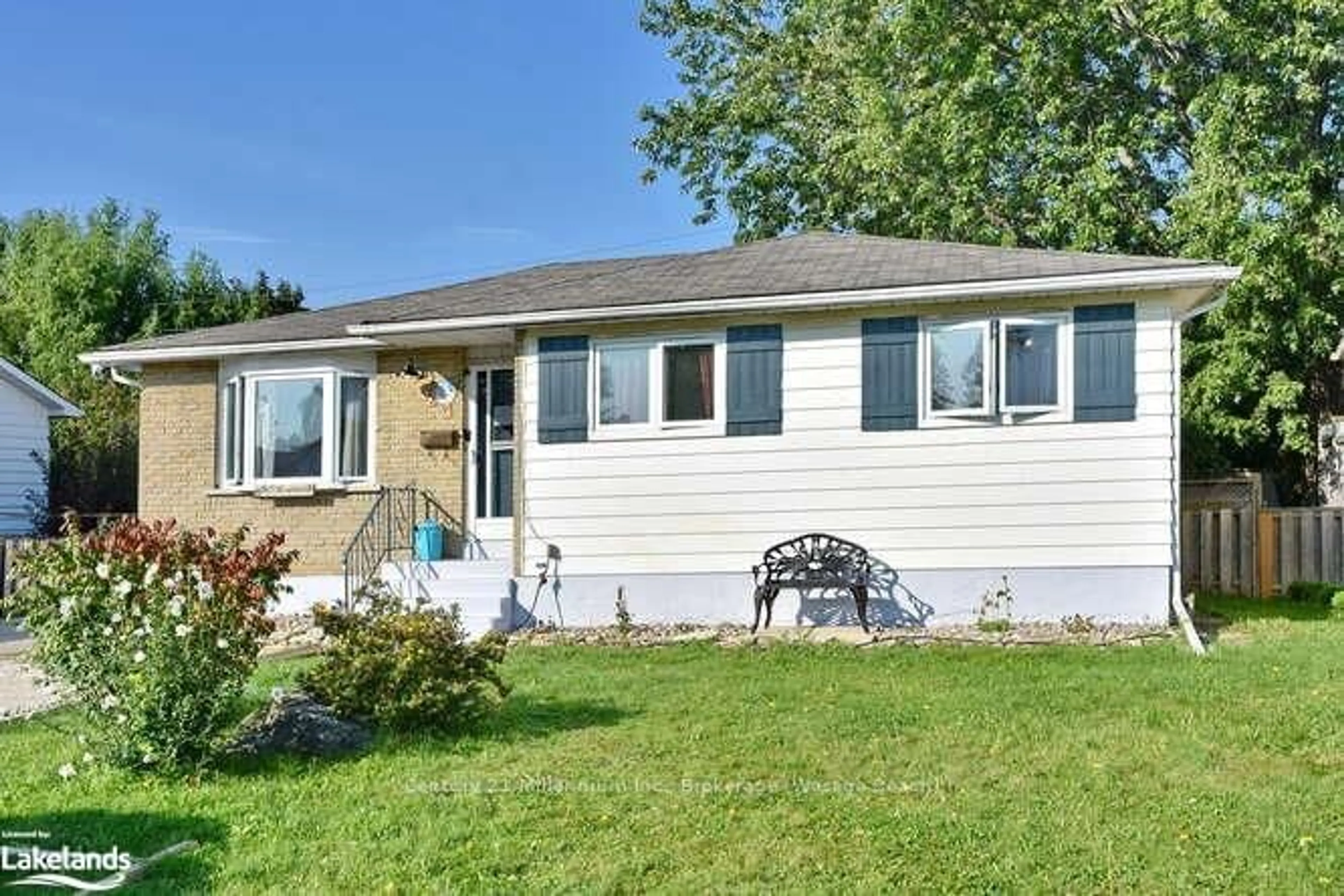 Frontside or backside of a home, cottage for 24 MASON Rd, Collingwood Ontario L9Y 4E3