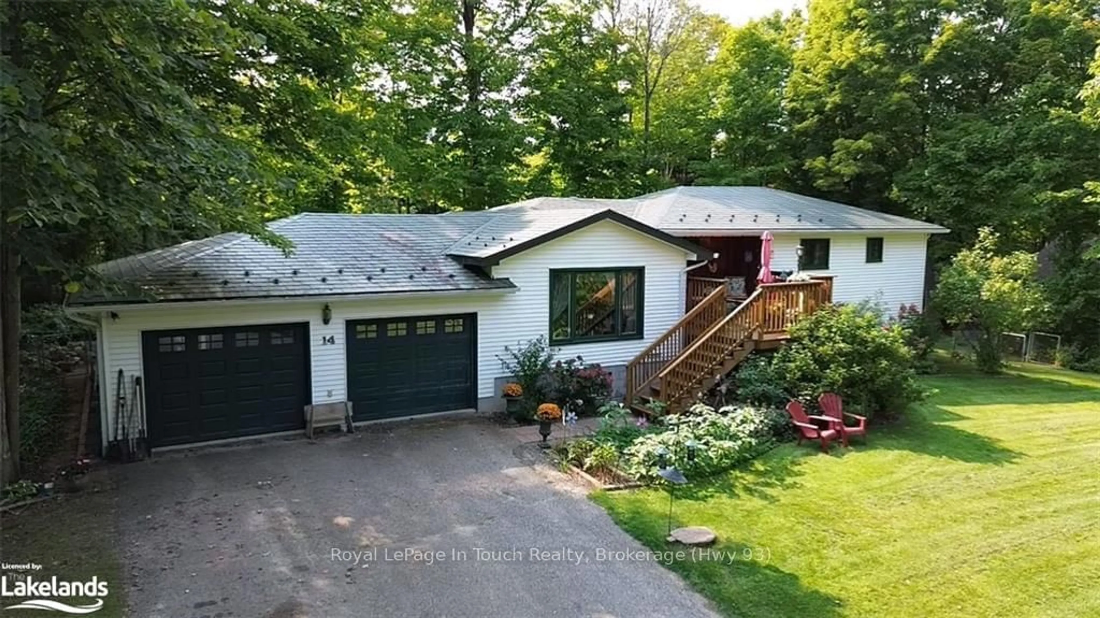 Frontside or backside of a home, cottage for 14 SENECA Cres, Tiny Ontario L9M 0C9