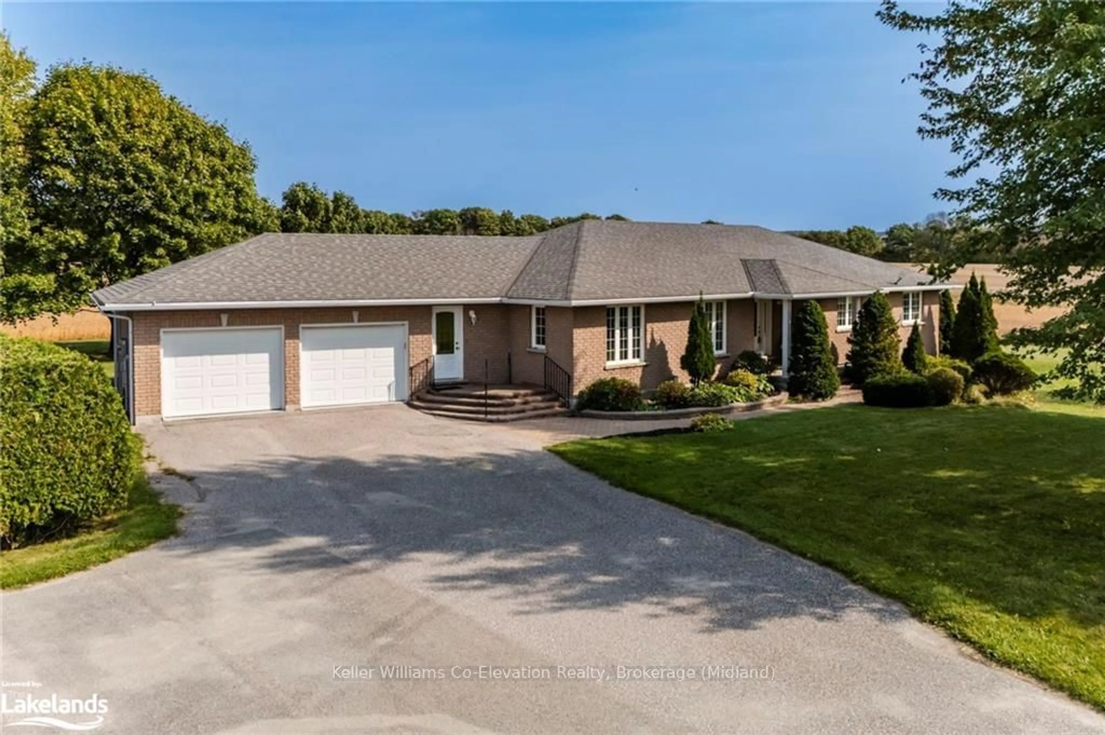 Frontside or backside of a home, the street view for 8485 HIGHWAY 93, Tiny Ontario L4R 0E3